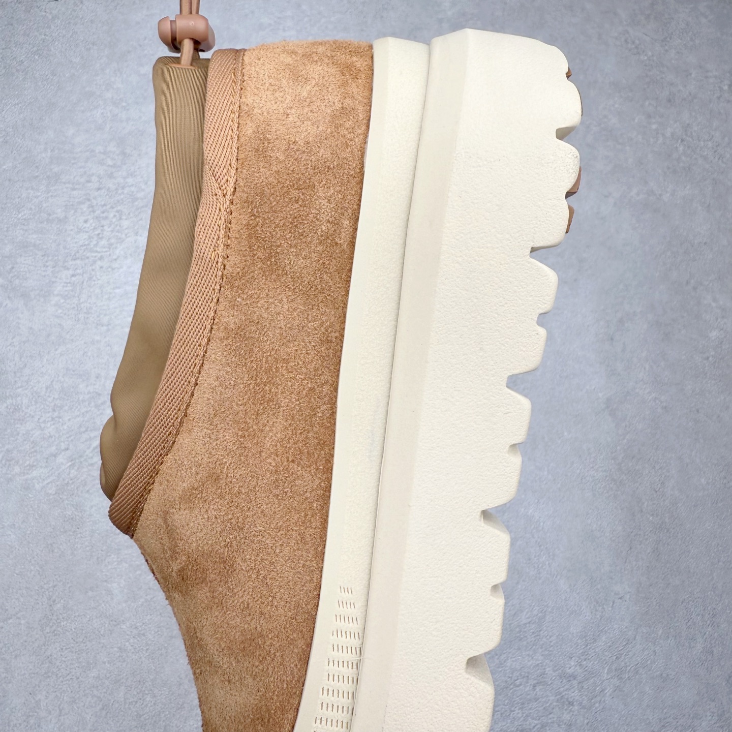 图片[7]-UGG 4096 M Tasman Weather Hybrid 塔斯曼混合系列低帮厚底轻量休闲运动鞋 UGG 2024秋冬新品 机能撞色王一博代言热门大爆款！包头套脚低帮 进口隆丰一级羊皮毛一体 代购专供品质 高弹Modern中底 外置防滑大底 套脚抽绳设计 穿脱十分方便 采用TPU模压定型翻毛皮鞋面材质#选用17毫米UGGPURE™ 植入式羊毛里衬与可拆卸的UGGPURE™ 植入式羊毛鞋垫#包头式EVA轻翼科技外底防滑,耐磨性和良好的弹性❗ 尺码：36/45-选品中心