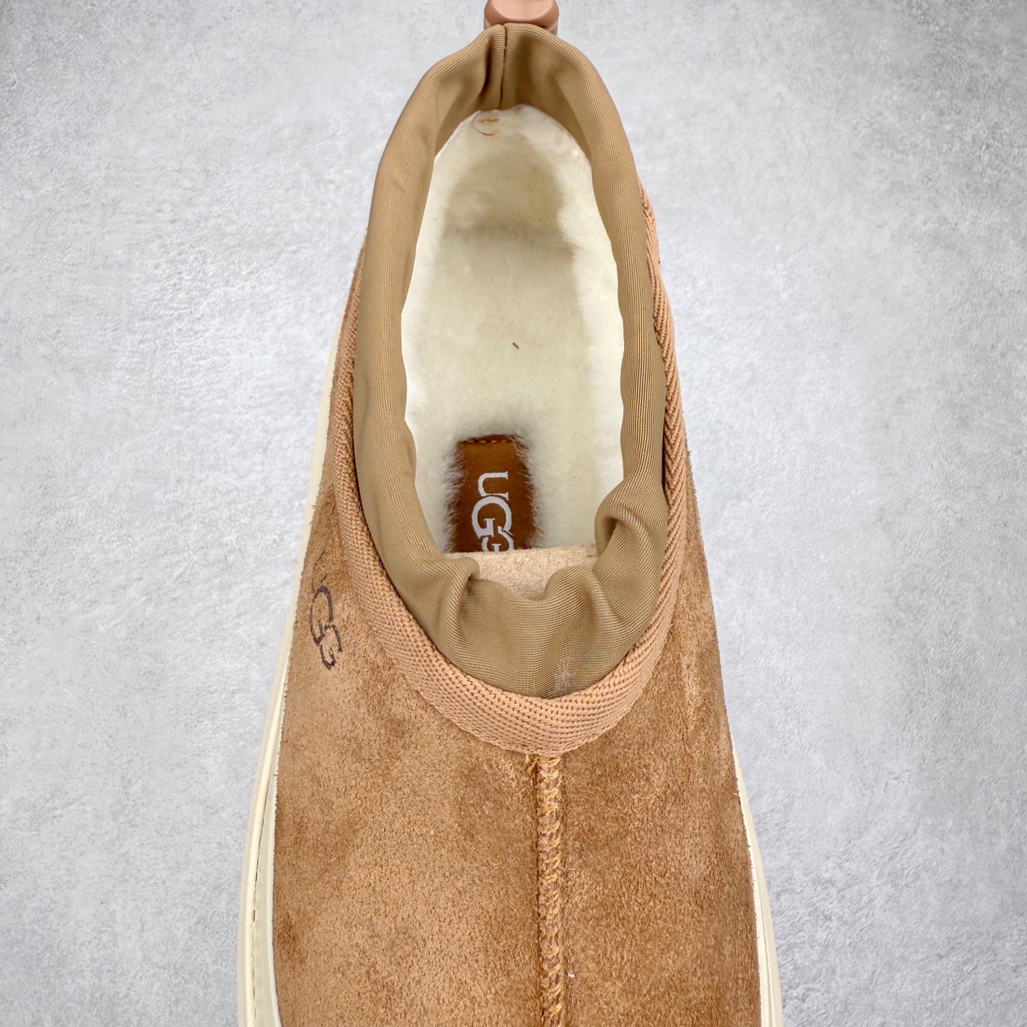 图片[5]-UGG 4096 M Tasman Weather Hybrid 塔斯曼混合系列低帮厚底轻量休闲运动鞋 UGG 2024秋冬新品 机能撞色王一博代言热门大爆款！包头套脚低帮 进口隆丰一级羊皮毛一体 代购专供品质 高弹Modern中底 外置防滑大底 套脚抽绳设计 穿脱十分方便 采用TPU模压定型翻毛皮鞋面材质#选用17毫米UGGPURE™ 植入式羊毛里衬与可拆卸的UGGPURE™ 植入式羊毛鞋垫#包头式EVA轻翼科技外底防滑,耐磨性和良好的弹性❗ 尺码：36/45-选品中心