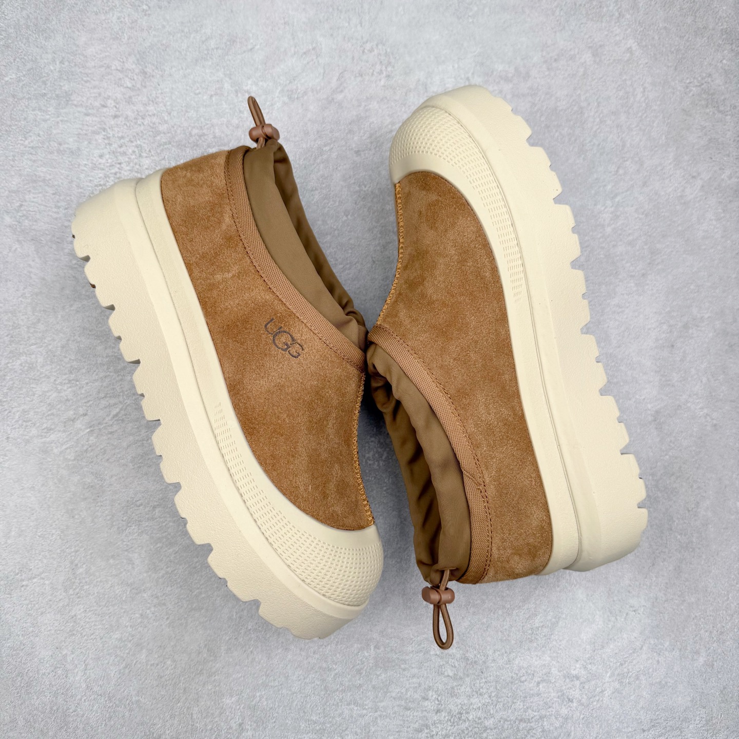 图片[3]-UGG 4096 M Tasman Weather Hybrid 塔斯曼混合系列低帮厚底轻量休闲运动鞋 UGG 2024秋冬新品 机能撞色王一博代言热门大爆款！包头套脚低帮 进口隆丰一级羊皮毛一体 代购专供品质 高弹Modern中底 外置防滑大底 套脚抽绳设计 穿脱十分方便 采用TPU模压定型翻毛皮鞋面材质#选用17毫米UGGPURE™ 植入式羊毛里衬与可拆卸的UGGPURE™ 植入式羊毛鞋垫#包头式EVA轻翼科技外底防滑,耐磨性和良好的弹性❗ 尺码：36/45-选品中心