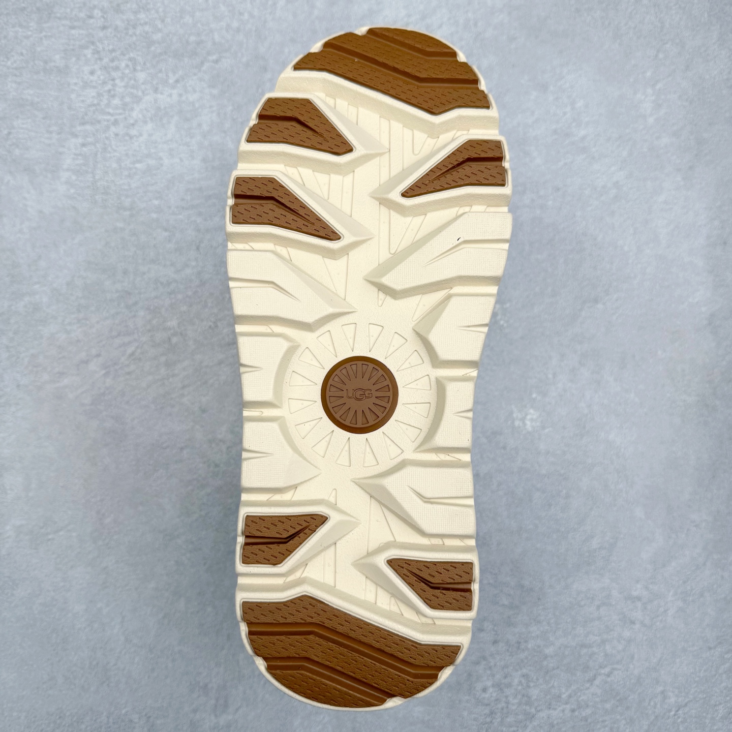 图片[9]-UGG 4096 M Tasman Weather Hybrid 塔斯曼混合系列低帮厚底轻量休闲运动鞋 UGG 2024秋冬新品 机能撞色王一博代言热门大爆款！包头套脚低帮 进口隆丰一级羊皮毛一体 代购专供品质 高弹Modern中底 外置防滑大底 套脚抽绳设计 穿脱十分方便 采用TPU模压定型翻毛皮鞋面材质#选用17毫米UGGPURE™ 植入式羊毛里衬与可拆卸的UGGPURE™ 植入式羊毛鞋垫#包头式EVA轻翼科技外底防滑,耐磨性和良好的弹性❗ 尺码：36/45-选品中心