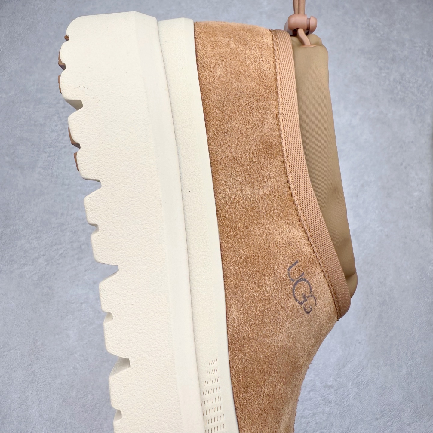 图片[6]-UGG 4096 M Tasman Weather Hybrid 塔斯曼混合系列低帮厚底轻量休闲运动鞋 UGG 2024秋冬新品 机能撞色王一博代言热门大爆款！包头套脚低帮 进口隆丰一级羊皮毛一体 代购专供品质 高弹Modern中底 外置防滑大底 套脚抽绳设计 穿脱十分方便 采用TPU模压定型翻毛皮鞋面材质#选用17毫米UGGPURE™ 植入式羊毛里衬与可拆卸的UGGPURE™ 植入式羊毛鞋垫#包头式EVA轻翼科技外底防滑,耐磨性和良好的弹性❗ 尺码：36/45-选品中心