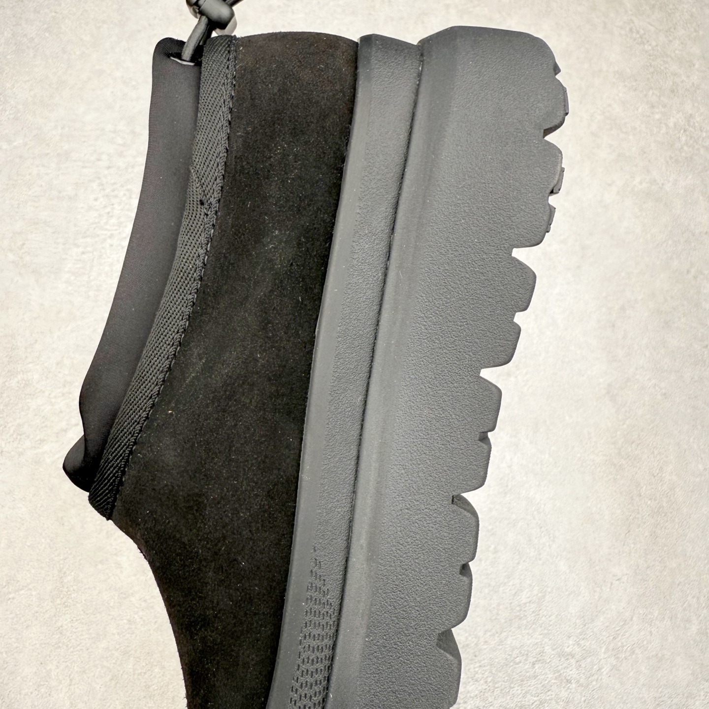 图片[7]-UGG 4096 M Tasman Weather Hybrid 塔斯曼混合系列低帮厚底轻量休闲运动鞋 UGG 2024秋冬新品 机能撞色王一博代言热门大爆款！包头套脚低帮 进口隆丰一级羊皮毛一体 代购专供品质 高弹Modern中底 外置防滑大底 套脚抽绳设计 穿脱十分方便 采用TPU模压定型翻毛皮鞋面材质#选用17毫米UGGPURE™ 植入式羊毛里衬与可拆卸的UGGPURE™ 植入式羊毛鞋垫#包头式EVA轻翼科技外底防滑,耐磨性和良好的弹性❗ 尺码：36/45-选品中心