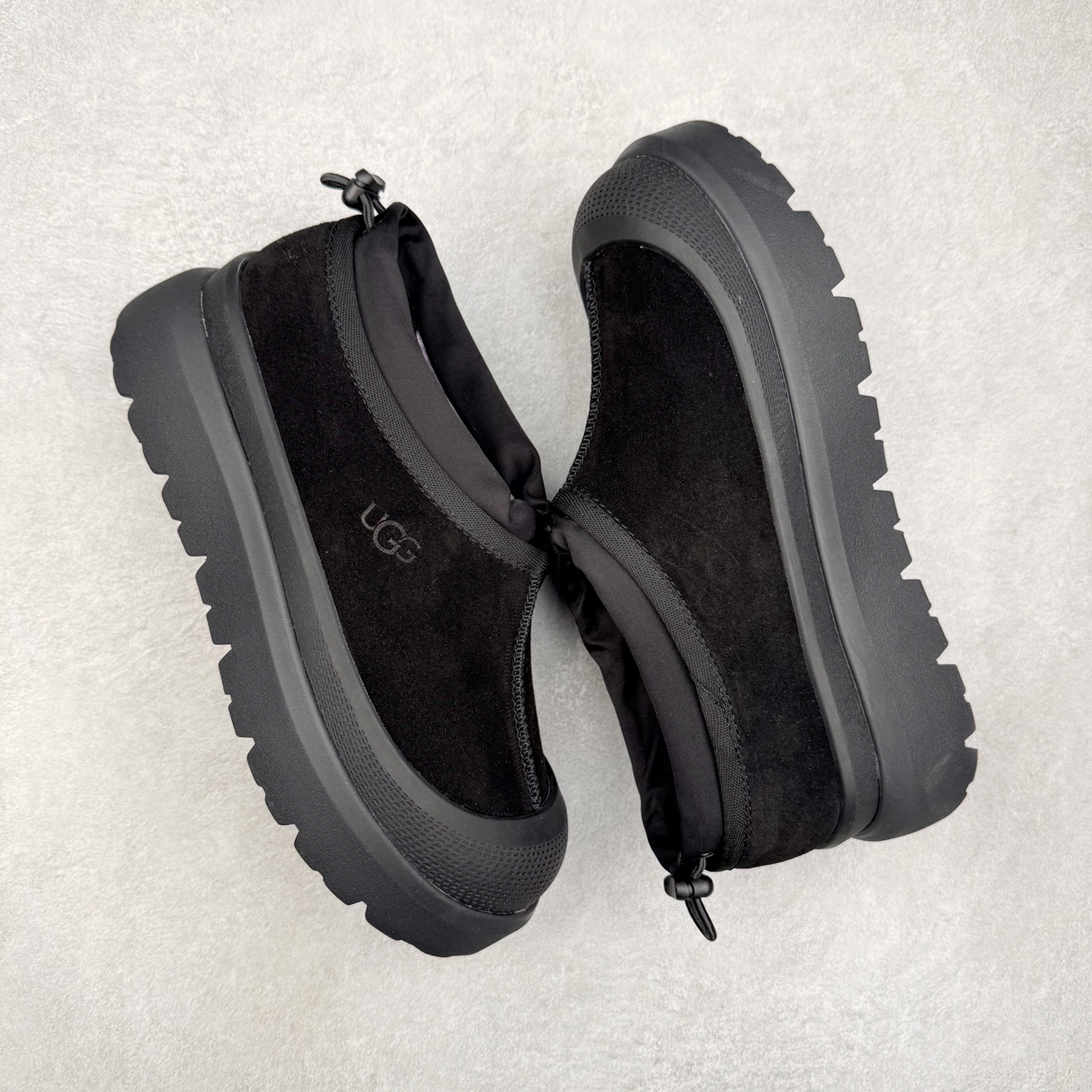 图片[3]-UGG 4096 M Tasman Weather Hybrid 塔斯曼混合系列低帮厚底轻量休闲运动鞋 UGG 2024秋冬新品 机能撞色王一博代言热门大爆款！包头套脚低帮 进口隆丰一级羊皮毛一体 代购专供品质 高弹Modern中底 外置防滑大底 套脚抽绳设计 穿脱十分方便 采用TPU模压定型翻毛皮鞋面材质#选用17毫米UGGPURE™ 植入式羊毛里衬与可拆卸的UGGPURE™ 植入式羊毛鞋垫#包头式EVA轻翼科技外底防滑,耐磨性和良好的弹性❗ 尺码：36/45-选品中心