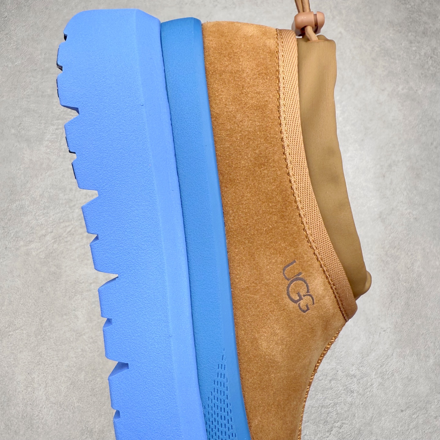 图片[6]-UGG 4096 M Tasman Weather Hybrid 塔斯曼混合系列低帮厚底轻量休闲运动鞋 UGG 2024秋冬新品 机能撞色王一博代言热门大爆款！包头套脚低帮 进口隆丰一级羊皮毛一体 代购专供品质 高弹Modern中底 外置防滑大底 套脚抽绳设计 穿脱十分方便 采用TPU模压定型翻毛皮鞋面材质#选用17毫米UGGPURE™ 植入式羊毛里衬与可拆卸的UGGPURE™ 植入式羊毛鞋垫#包头式EVA轻翼科技外底防滑,耐磨性和良好的弹性❗ 尺码：36/45-选品中心