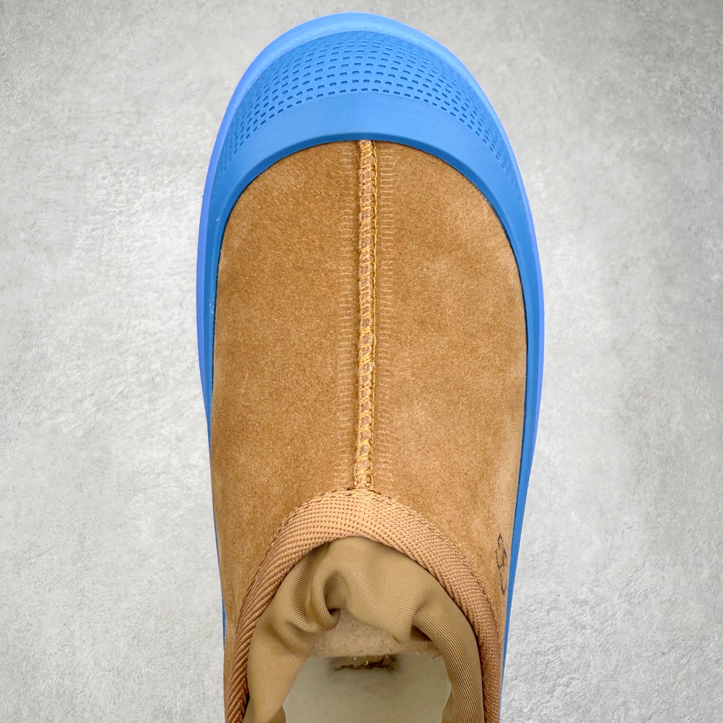 图片[4]-UGG 4096 M Tasman Weather Hybrid 塔斯曼混合系列低帮厚底轻量休闲运动鞋 UGG 2024秋冬新品 机能撞色王一博代言热门大爆款！包头套脚低帮 进口隆丰一级羊皮毛一体 代购专供品质 高弹Modern中底 外置防滑大底 套脚抽绳设计 穿脱十分方便 采用TPU模压定型翻毛皮鞋面材质#选用17毫米UGGPURE™ 植入式羊毛里衬与可拆卸的UGGPURE™ 植入式羊毛鞋垫#包头式EVA轻翼科技外底防滑,耐磨性和良好的弹性❗ 尺码：36/45-选品中心