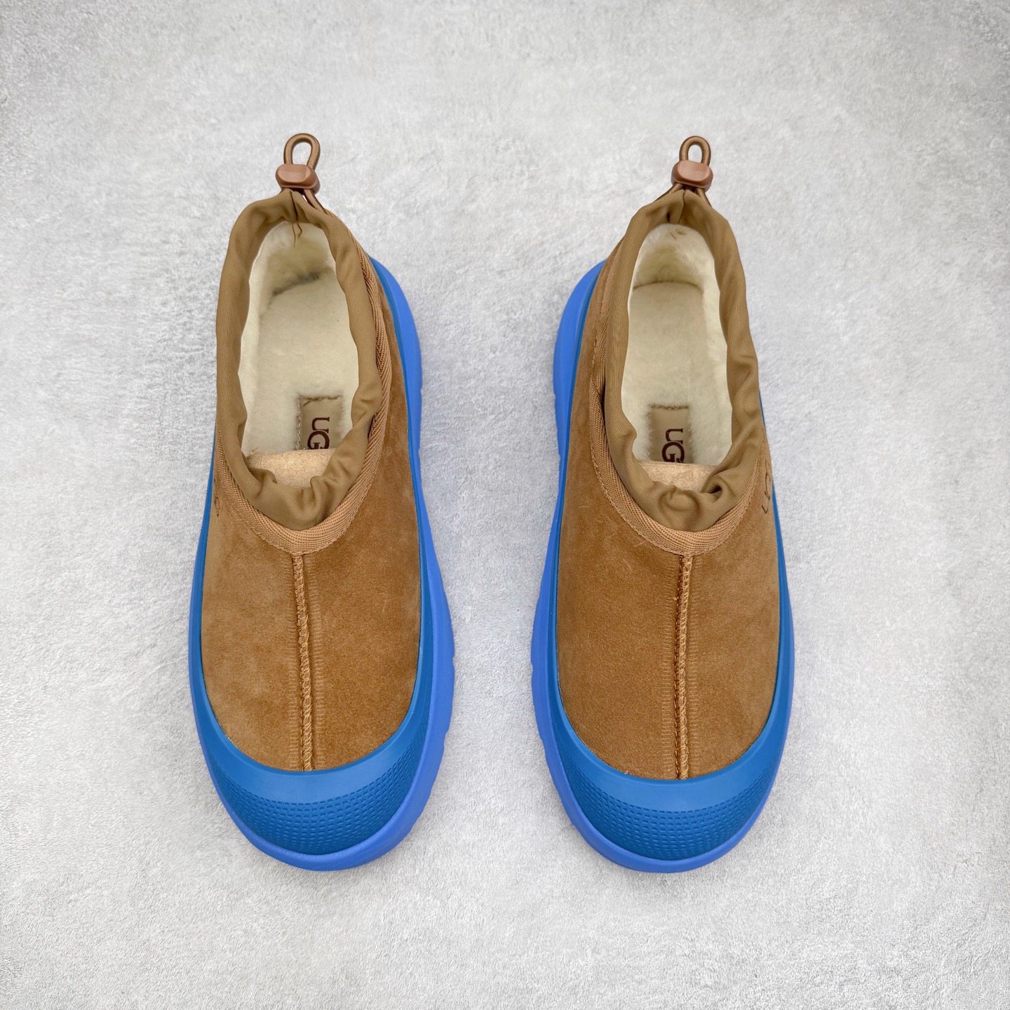 图片[2]-UGG 4096 M Tasman Weather Hybrid 塔斯曼混合系列低帮厚底轻量休闲运动鞋 UGG 2024秋冬新品 机能撞色王一博代言热门大爆款！包头套脚低帮 进口隆丰一级羊皮毛一体 代购专供品质 高弹Modern中底 外置防滑大底 套脚抽绳设计 穿脱十分方便 采用TPU模压定型翻毛皮鞋面材质#选用17毫米UGGPURE™ 植入式羊毛里衬与可拆卸的UGGPURE™ 植入式羊毛鞋垫#包头式EVA轻翼科技外底防滑,耐磨性和良好的弹性❗ 尺码：36/45-选品中心