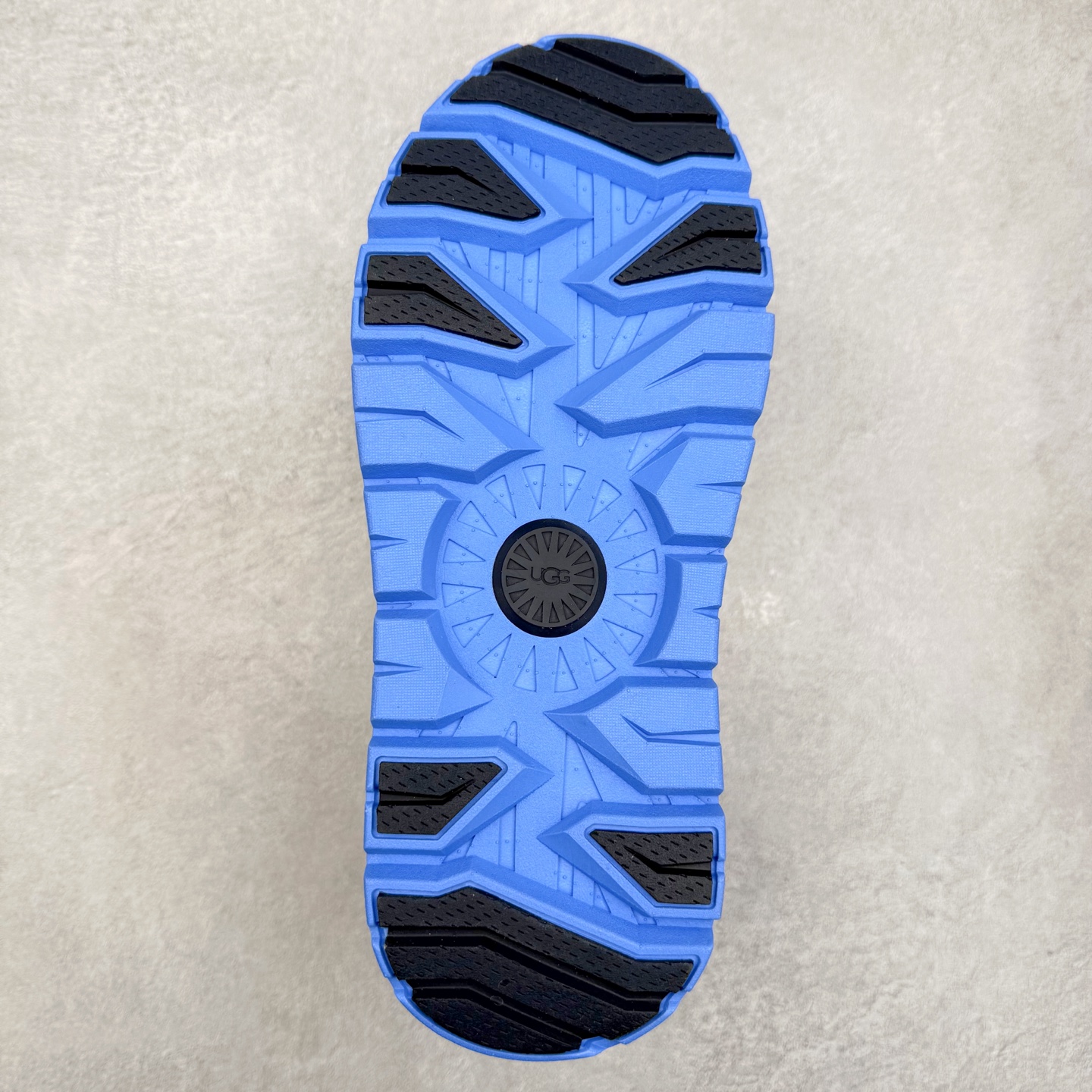 图片[9]-UGG 4096 M Tasman Weather Hybrid 塔斯曼混合系列低帮厚底轻量休闲运动鞋 UGG 2024秋冬新品 机能撞色王一博代言热门大爆款！包头套脚低帮 进口隆丰一级羊皮毛一体 代购专供品质 高弹Modern中底 外置防滑大底 套脚抽绳设计 穿脱十分方便 采用TPU模压定型翻毛皮鞋面材质#选用17毫米UGGPURE™ 植入式羊毛里衬与可拆卸的UGGPURE™ 植入式羊毛鞋垫#包头式EVA轻翼科技外底防滑,耐磨性和良好的弹性❗ 尺码：36/45-选品中心