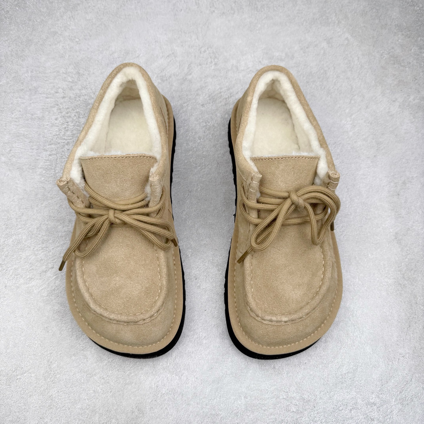 图片[2]-UGG 0891 秋冬羊皮毛一体雪地靴袋鼠鞋 全鞋采用ZP同厂 隆丰A级澳洲进口羊皮毛一体 品牌代工厂生产线 完全遵循ZP工艺流程 代工厂原厂版师 秉承无原鞋不开发选择 注重每一处细节 市面最正版型 TREADLITE\\\”轻翼\\\”科技外底 轻便/耐用/柔韧/桩型【售后郑重承诺】一个月内若出现重大脱胶/断底等质量问题 直接为您换新！尺码：35 36 37 38 39 40-选品中心