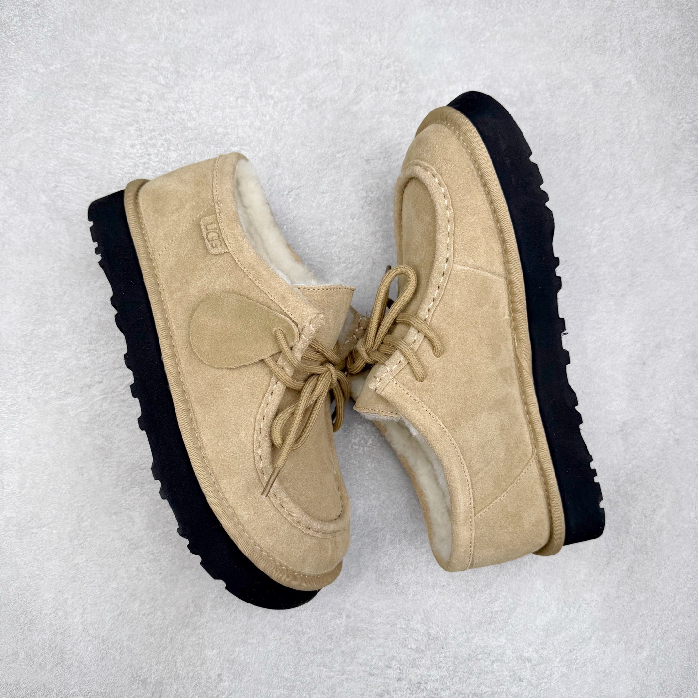 图片[3]-UGG 0891 秋冬羊皮毛一体雪地靴袋鼠鞋 全鞋采用ZP同厂 隆丰A级澳洲进口羊皮毛一体 品牌代工厂生产线 完全遵循ZP工艺流程 代工厂原厂版师 秉承无原鞋不开发选择 注重每一处细节 市面最正版型 TREADLITE\\\”轻翼\\\”科技外底 轻便/耐用/柔韧/桩型【售后郑重承诺】一个月内若出现重大脱胶/断底等质量问题 直接为您换新！尺码：35 36 37 38 39 40-选品中心