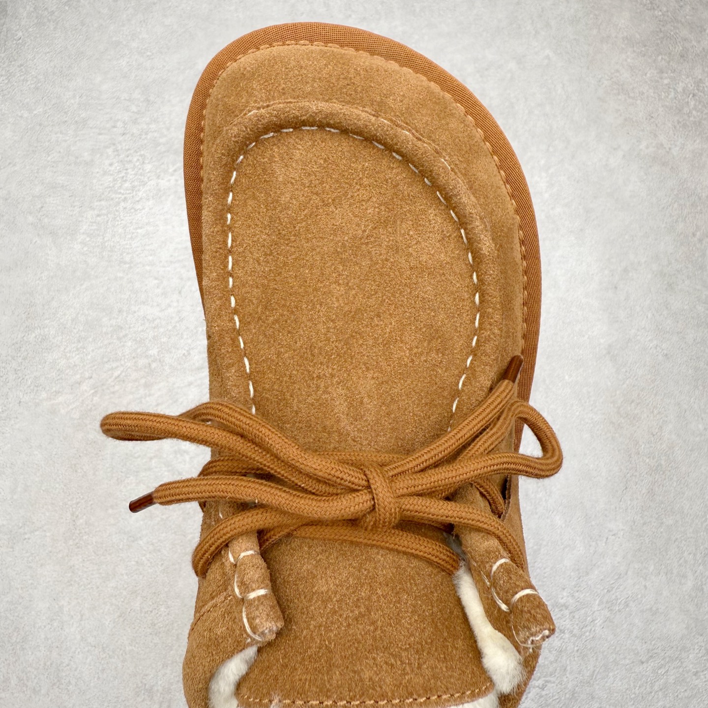 图片[4]-UGG 0891 秋冬羊皮毛一体雪地靴袋鼠鞋 全鞋采用ZP同厂 隆丰A级澳洲进口羊皮毛一体 品牌代工厂生产线 完全遵循ZP工艺流程 代工厂原厂版师 秉承无原鞋不开发选择 注重每一处细节 市面最正版型 TREADLITE\\\”轻翼\\\”科技外底 轻便/耐用/柔韧/桩型【售后郑重承诺】一个月内若出现重大脱胶/断底等质量问题 直接为您换新！尺码：35 36 37 38 39 40-选品中心