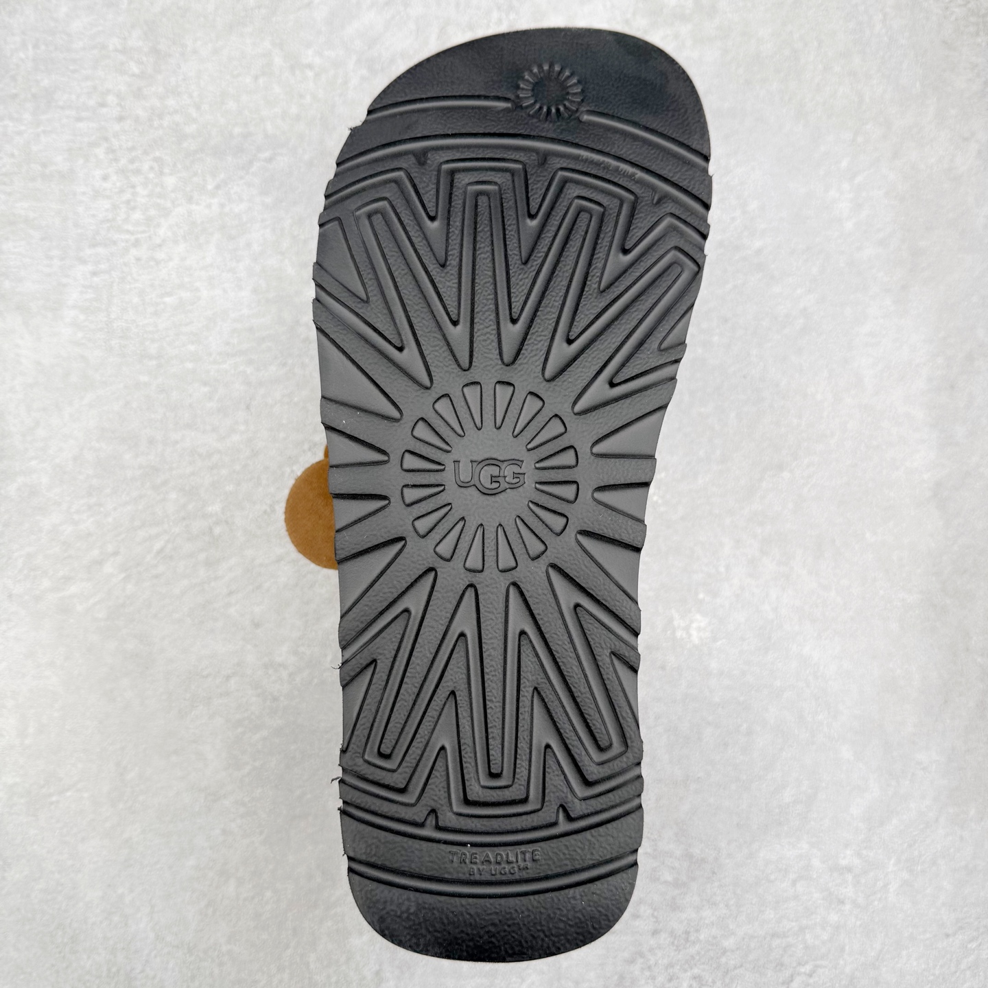 图片[9]-UGG 0891 秋冬羊皮毛一体雪地靴袋鼠鞋 全鞋采用ZP同厂 隆丰A级澳洲进口羊皮毛一体 品牌代工厂生产线 完全遵循ZP工艺流程 代工厂原厂版师 秉承无原鞋不开发选择 注重每一处细节 市面最正版型 TREADLITE\\\”轻翼\\\”科技外底 轻便/耐用/柔韧/桩型【售后郑重承诺】一个月内若出现重大脱胶/断底等质量问题 直接为您换新！尺码：35 36 37 38 39 40-选品中心