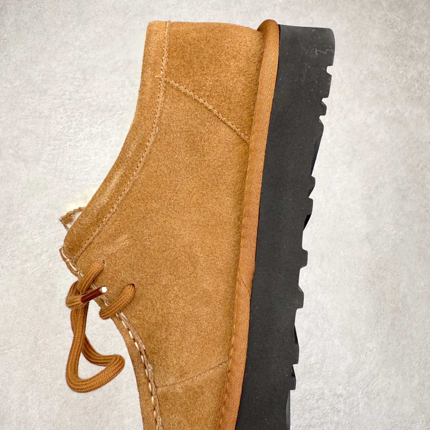 图片[7]-UGG 0891 秋冬羊皮毛一体雪地靴袋鼠鞋 全鞋采用ZP同厂 隆丰A级澳洲进口羊皮毛一体 品牌代工厂生产线 完全遵循ZP工艺流程 代工厂原厂版师 秉承无原鞋不开发选择 注重每一处细节 市面最正版型 TREADLITE\\\”轻翼\\\”科技外底 轻便/耐用/柔韧/桩型【售后郑重承诺】一个月内若出现重大脱胶/断底等质量问题 直接为您换新！尺码：35 36 37 38 39 40-选品中心