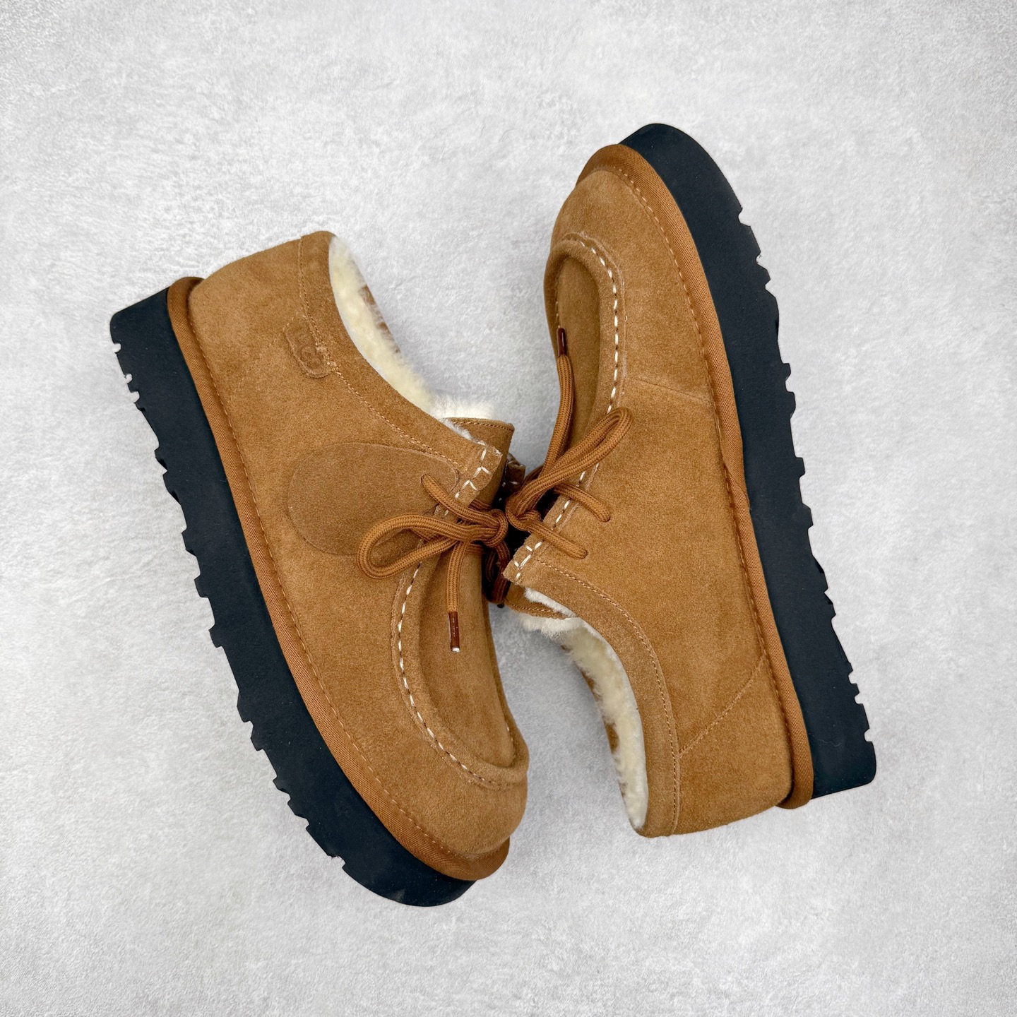 图片[3]-UGG 0891 秋冬羊皮毛一体雪地靴袋鼠鞋 全鞋采用ZP同厂 隆丰A级澳洲进口羊皮毛一体 品牌代工厂生产线 完全遵循ZP工艺流程 代工厂原厂版师 秉承无原鞋不开发选择 注重每一处细节 市面最正版型 TREADLITE\\\”轻翼\\\”科技外底 轻便/耐用/柔韧/桩型【售后郑重承诺】一个月内若出现重大脱胶/断底等质量问题 直接为您换新！尺码：35 36 37 38 39 40-选品中心