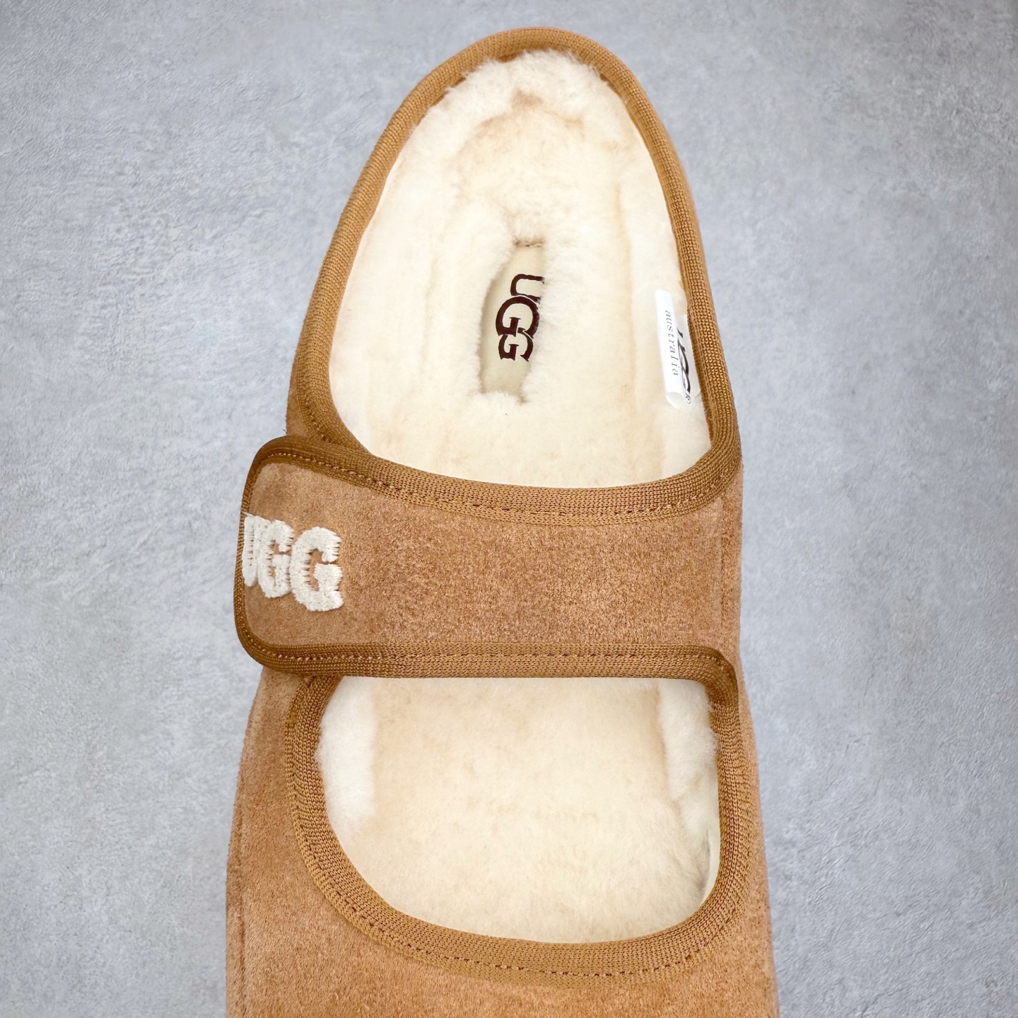 图片[5]-UGG 5215 玛丽珍 穆勒拖鞋 1.5CM薄底 女款 小红书爆款 广州外贸大厂生产 鞋头到鞋垫真羊皮毛一体 独立外盒包装 工艺 区别市面任何版本 1.5Ccm薄底 独立原版开发大底 羊绒鞋垫 冬季保暖外出 家居都是很适合的选择 今年uug推出款式系列 局部偏向年轻消费者喜好 也走到时尚潮流穿搭的前沿 鞋身材质 翻毛皮鞋面 17毫米UGGPURE™植入式羊毛内底 轻便防滑舒适橡胶外底 带有品牌LOGO商标 带全套包装 尺码：35 36 37 38 39 40-选品中心