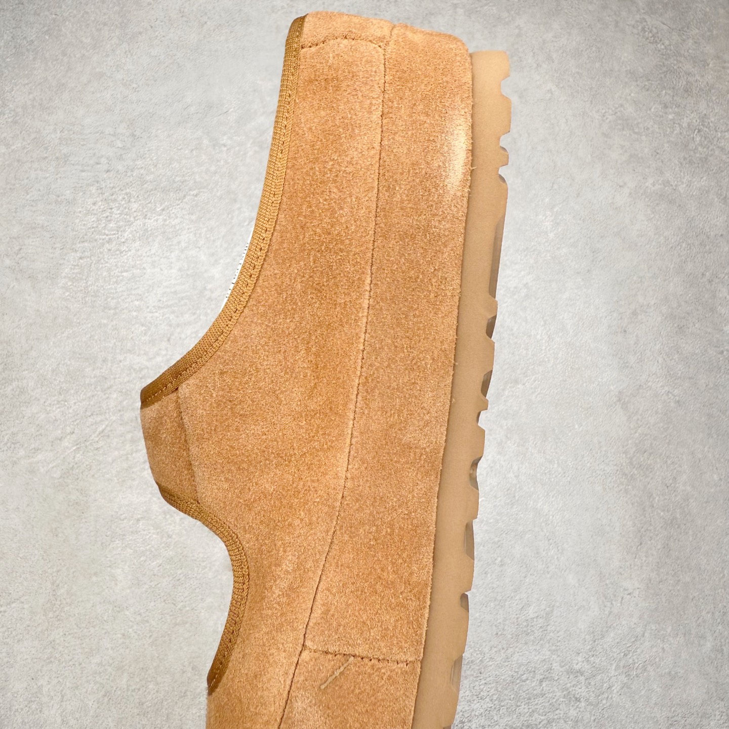 图片[7]-UGG 5215 玛丽珍 穆勒拖鞋 1.5CM薄底 女款 小红书爆款 广州外贸大厂生产 鞋头到鞋垫真羊皮毛一体 独立外盒包装 工艺 区别市面任何版本 1.5Ccm薄底 独立原版开发大底 羊绒鞋垫 冬季保暖外出 家居都是很适合的选择 今年uug推出款式系列 局部偏向年轻消费者喜好 也走到时尚潮流穿搭的前沿 鞋身材质 翻毛皮鞋面 17毫米UGGPURE™植入式羊毛内底 轻便防滑舒适橡胶外底 带有品牌LOGO商标 带全套包装 尺码：35 36 37 38 39 40-选品中心