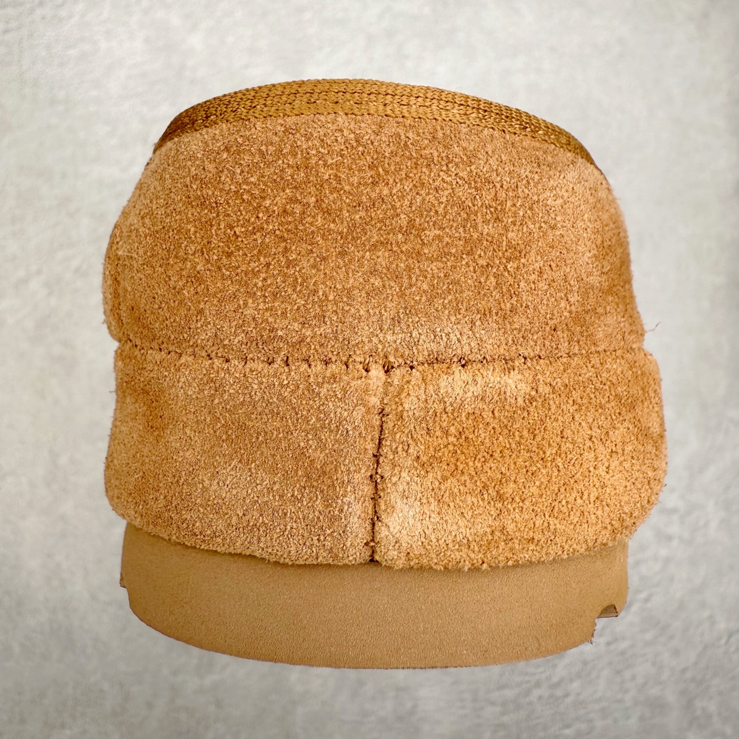 图片[8]-UGG 5215 玛丽珍 穆勒拖鞋 1.5CM薄底 女款 小红书爆款 广州外贸大厂生产 鞋头到鞋垫真羊皮毛一体 独立外盒包装 工艺 区别市面任何版本 1.5Ccm薄底 独立原版开发大底 羊绒鞋垫 冬季保暖外出 家居都是很适合的选择 今年uug推出款式系列 局部偏向年轻消费者喜好 也走到时尚潮流穿搭的前沿 鞋身材质 翻毛皮鞋面 17毫米UGGPURE™植入式羊毛内底 轻便防滑舒适橡胶外底 带有品牌LOGO商标 带全套包装 尺码：35 36 37 38 39 40-选品中心