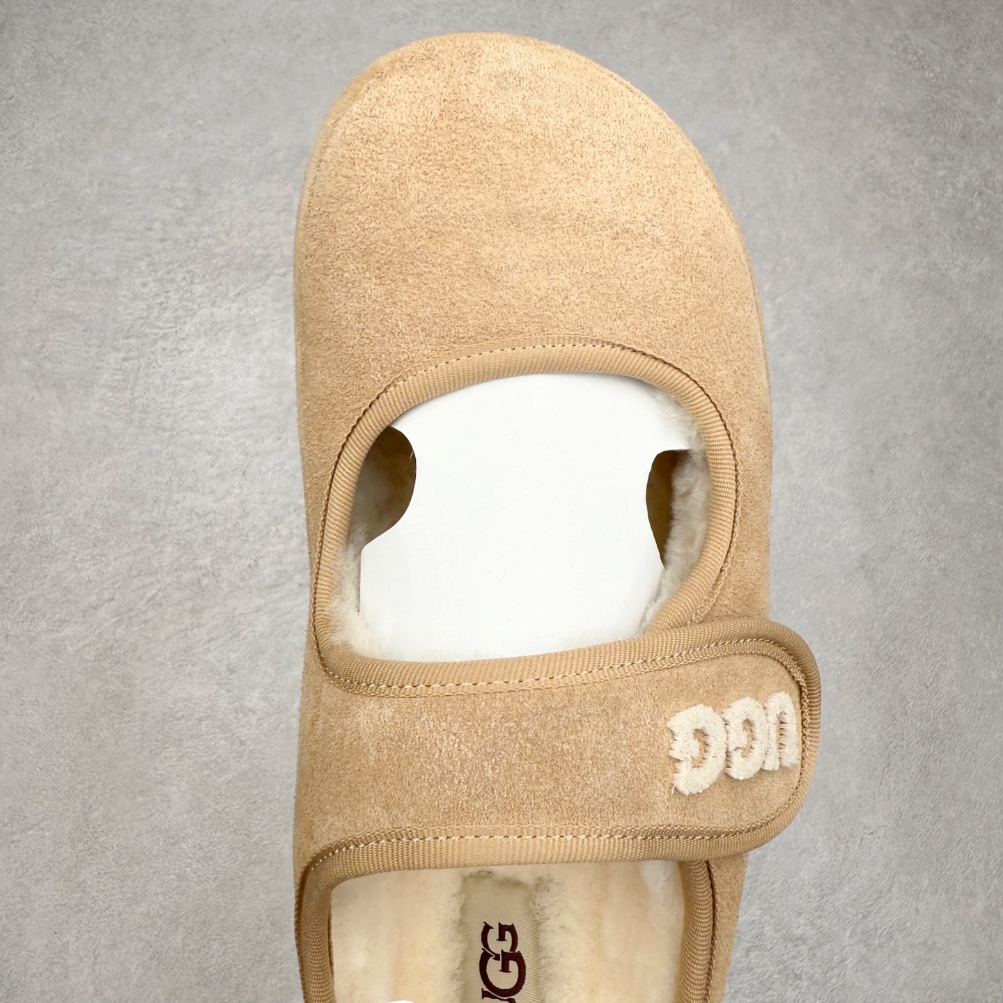 图片[4]-UGG 5215 玛丽珍 穆勒拖鞋 1.5CM薄底 女款 小红书爆款 广州外贸大厂生产 鞋头到鞋垫真羊皮毛一体 独立外盒包装 工艺 区别市面任何版本 1.5Ccm薄底 独立原版开发大底 羊绒鞋垫 冬季保暖外出 家居都是很适合的选择 今年uug推出款式系列 局部偏向年轻消费者喜好 也走到时尚潮流穿搭的前沿 鞋身材质 翻毛皮鞋面 17毫米UGGPURE™植入式羊毛内底 轻便防滑舒适橡胶外底 带有品牌LOGO商标 带全套包装 尺码：35 36 37 38 39 40-选品中心