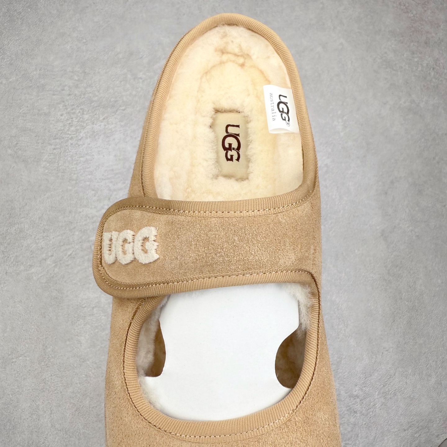 图片[5]-UGG 5215 玛丽珍 穆勒拖鞋 1.5CM薄底 女款 小红书爆款 广州外贸大厂生产 鞋头到鞋垫真羊皮毛一体 独立外盒包装 工艺 区别市面任何版本 1.5Ccm薄底 独立原版开发大底 羊绒鞋垫 冬季保暖外出 家居都是很适合的选择 今年uug推出款式系列 局部偏向年轻消费者喜好 也走到时尚潮流穿搭的前沿 鞋身材质 翻毛皮鞋面 17毫米UGGPURE™植入式羊毛内底 轻便防滑舒适橡胶外底 带有品牌LOGO商标 带全套包装 尺码：35 36 37 38 39 40-选品中心