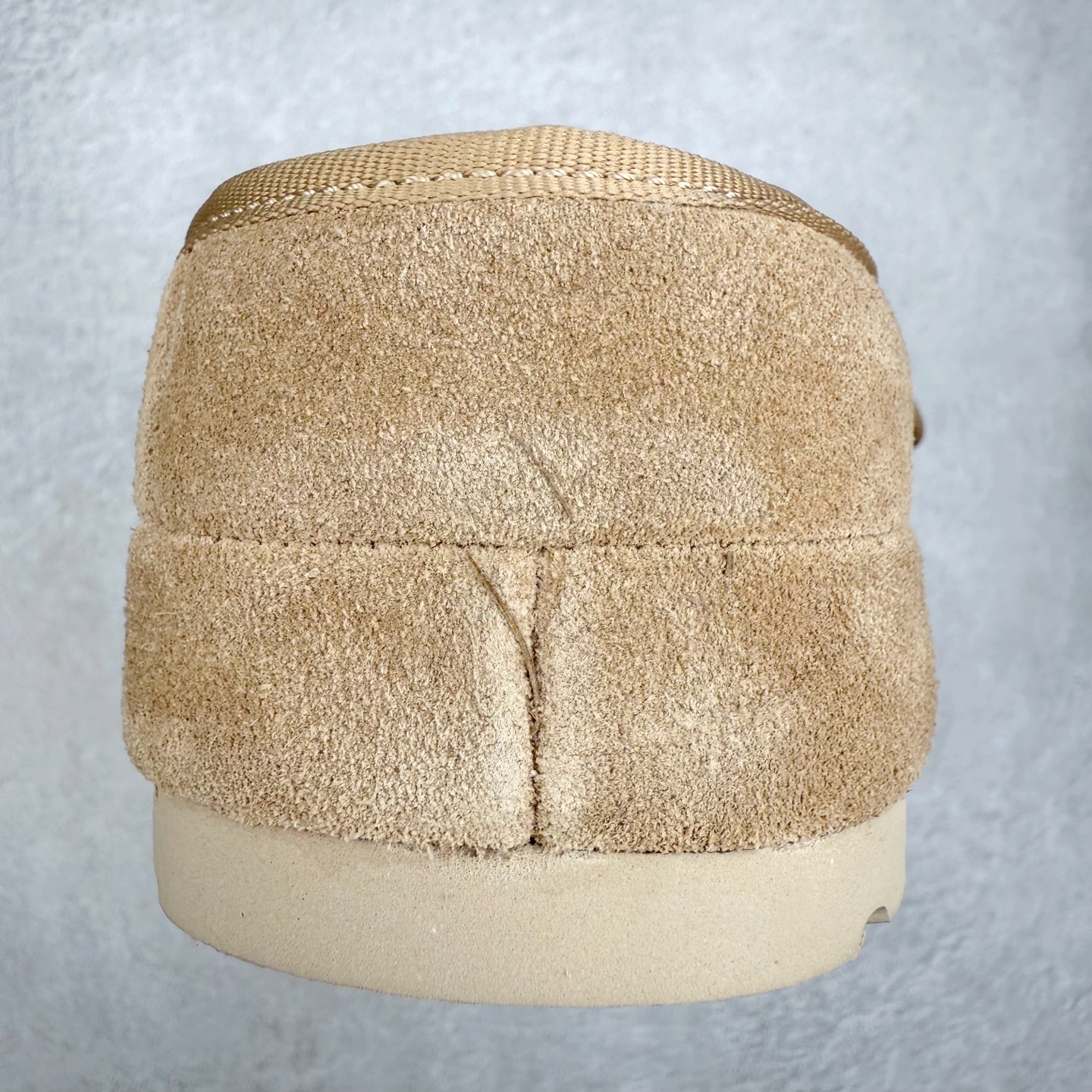 图片[8]-UGG 5215 玛丽珍 穆勒拖鞋 1.5CM薄底 女款 小红书爆款 广州外贸大厂生产 鞋头到鞋垫真羊皮毛一体 独立外盒包装 工艺 区别市面任何版本 1.5Ccm薄底 独立原版开发大底 羊绒鞋垫 冬季保暖外出 家居都是很适合的选择 今年uug推出款式系列 局部偏向年轻消费者喜好 也走到时尚潮流穿搭的前沿 鞋身材质 翻毛皮鞋面 17毫米UGGPURE™植入式羊毛内底 轻便防滑舒适橡胶外底 带有品牌LOGO商标 带全套包装 尺码：35 36 37 38 39 40-选品中心