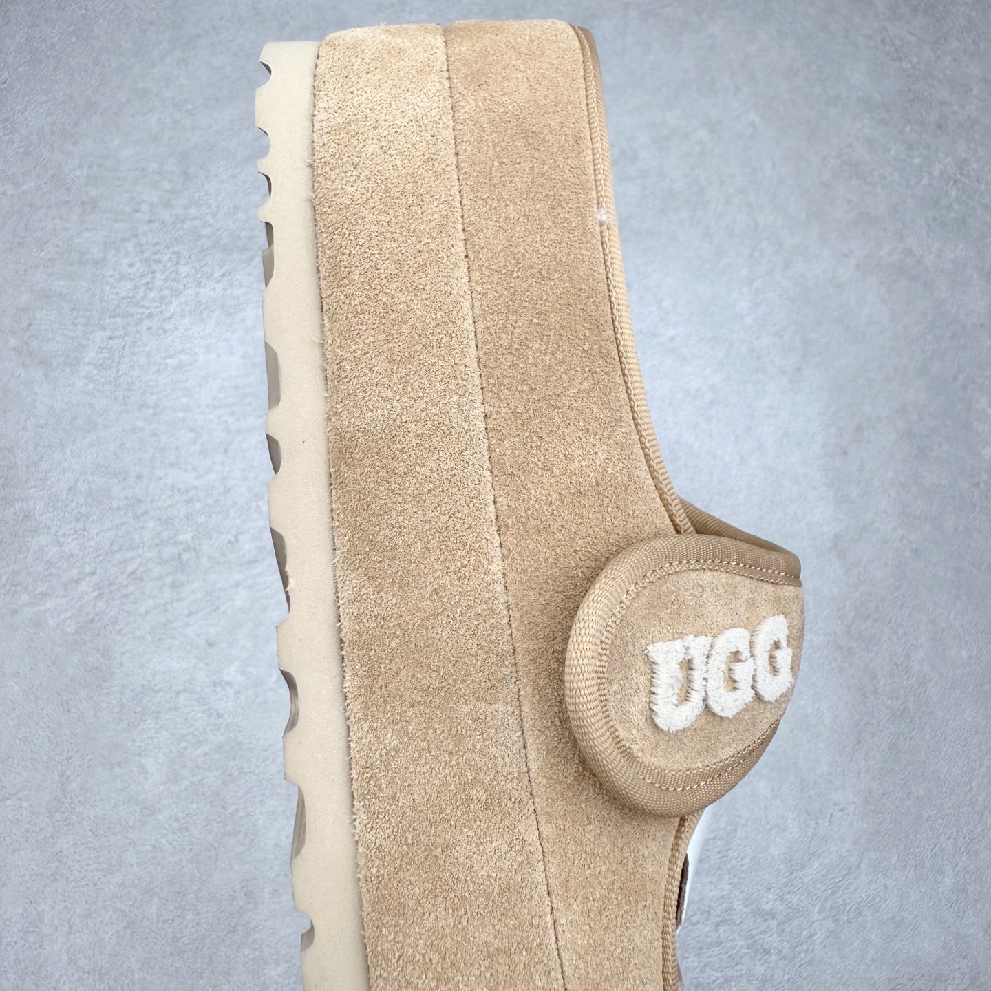 图片[6]-UGG 5215 玛丽珍 穆勒拖鞋 1.5CM薄底 女款 小红书爆款 广州外贸大厂生产 鞋头到鞋垫真羊皮毛一体 独立外盒包装 工艺 区别市面任何版本 1.5Ccm薄底 独立原版开发大底 羊绒鞋垫 冬季保暖外出 家居都是很适合的选择 今年uug推出款式系列 局部偏向年轻消费者喜好 也走到时尚潮流穿搭的前沿 鞋身材质 翻毛皮鞋面 17毫米UGGPURE™植入式羊毛内底 轻便防滑舒适橡胶外底 带有品牌LOGO商标 带全套包装 尺码：35 36 37 38 39 40-选品中心