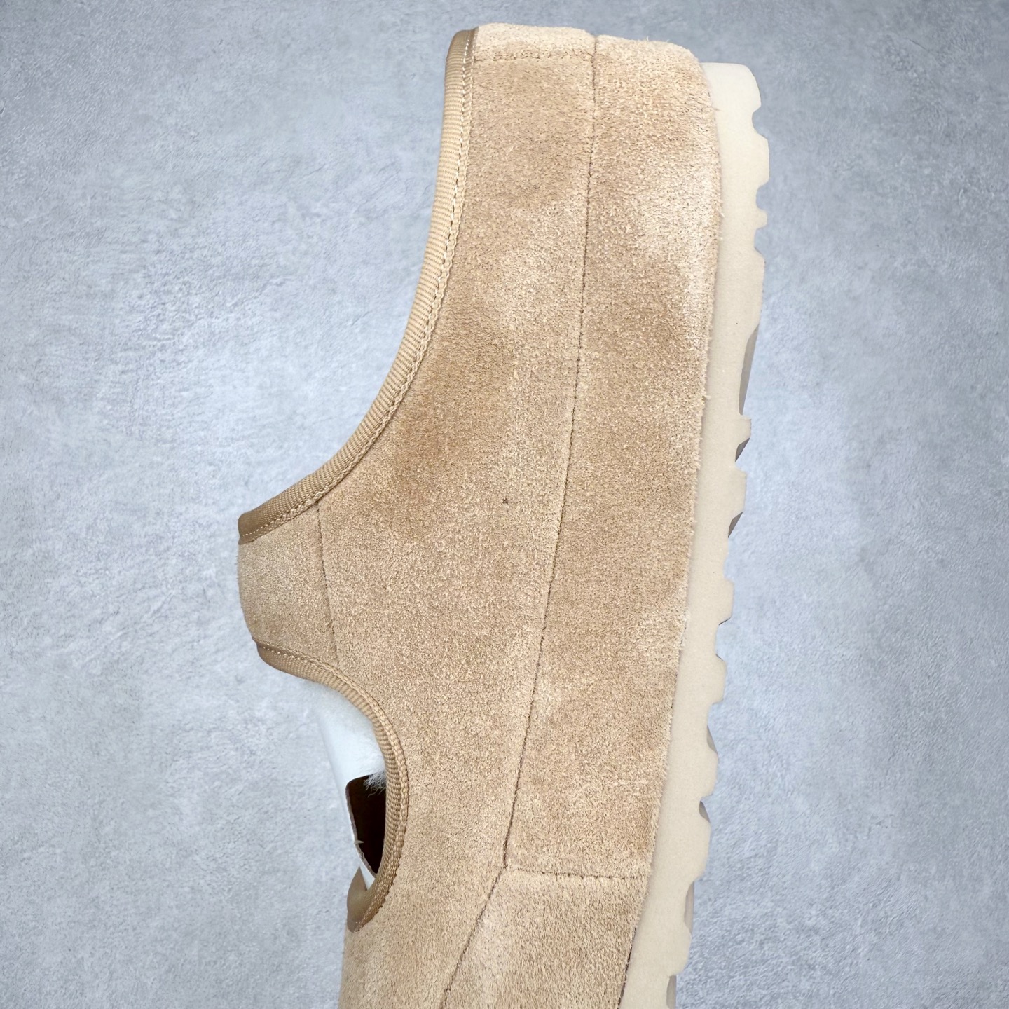 图片[7]-UGG 5215 玛丽珍 穆勒拖鞋 1.5CM薄底 女款 小红书爆款 广州外贸大厂生产 鞋头到鞋垫真羊皮毛一体 独立外盒包装 工艺 区别市面任何版本 1.5Ccm薄底 独立原版开发大底 羊绒鞋垫 冬季保暖外出 家居都是很适合的选择 今年uug推出款式系列 局部偏向年轻消费者喜好 也走到时尚潮流穿搭的前沿 鞋身材质 翻毛皮鞋面 17毫米UGGPURE™植入式羊毛内底 轻便防滑舒适橡胶外底 带有品牌LOGO商标 带全套包装 尺码：35 36 37 38 39 40-选品中心