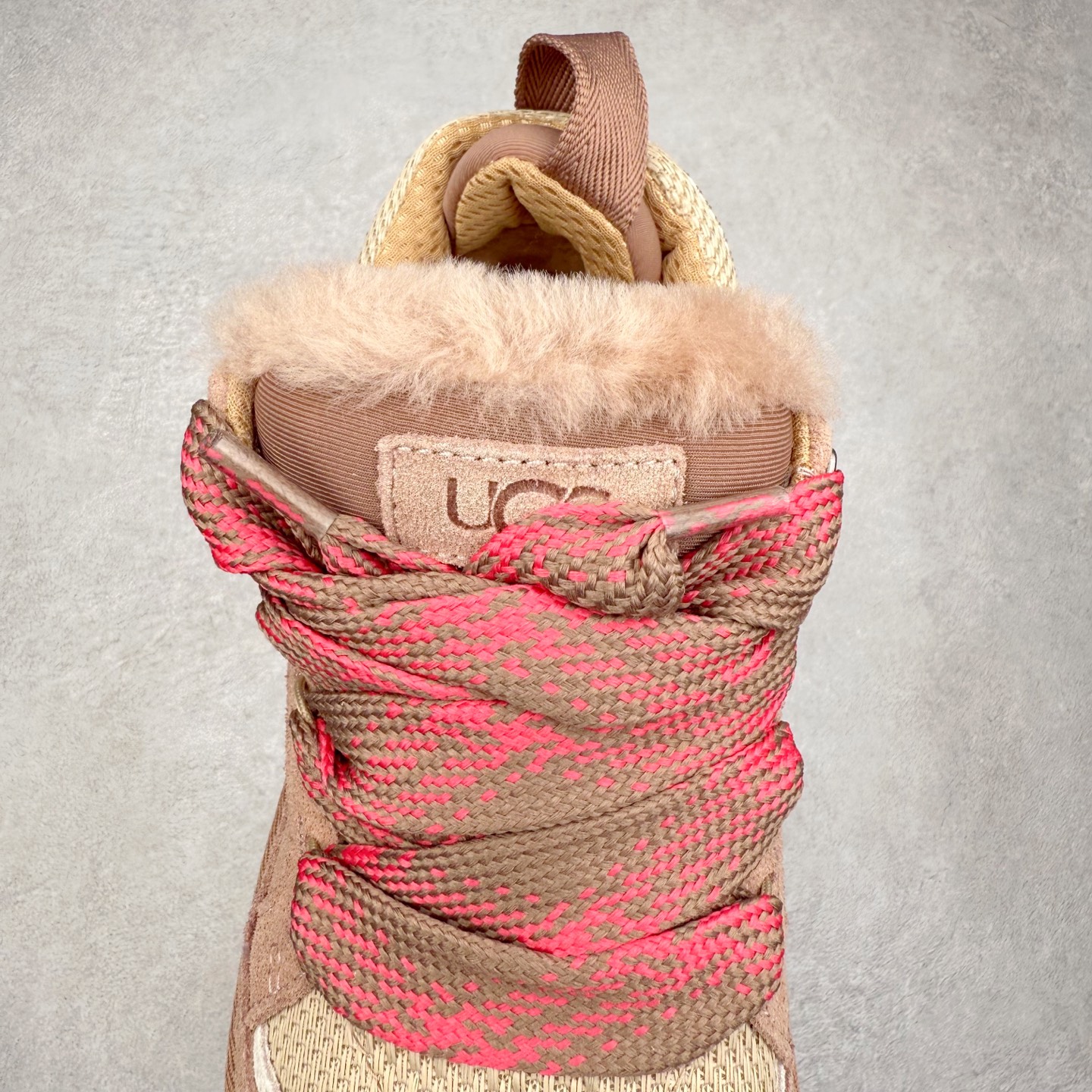 图片[5]-UGG 4032 梅尔秋冬羊皮毛一体雪地靴 全鞋采用ZP同厂 隆丰A级澳洲进口羊皮毛一体 品牌代工厂生产线 完全遵循ZP工艺流程 代工厂原厂版师 秉承无原鞋不开发选择 注重每一处细节 市面最正版型 TREADLITE\\\”轻翼\\\”科技外底 轻便/耐用/柔韧/桩型【售后郑重承诺】一个月内若出现重大脱胶/断底等质量问题 直接为您换新！尺码：35 36 37 38 39 40 41 42 43-选品中心