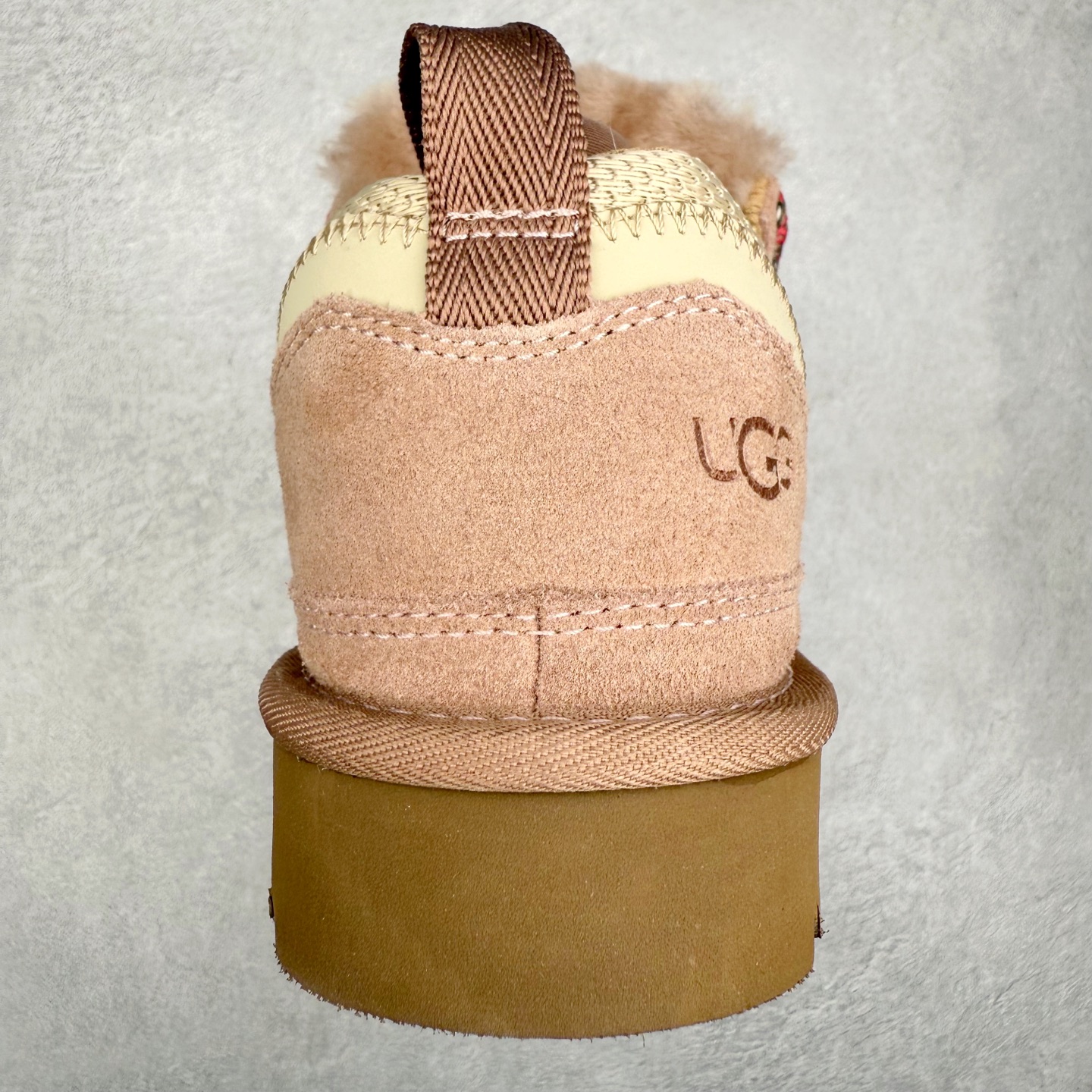 图片[8]-UGG 4032 梅尔秋冬羊皮毛一体雪地靴 全鞋采用ZP同厂 隆丰A级澳洲进口羊皮毛一体 品牌代工厂生产线 完全遵循ZP工艺流程 代工厂原厂版师 秉承无原鞋不开发选择 注重每一处细节 市面最正版型 TREADLITE\\\”轻翼\\\”科技外底 轻便/耐用/柔韧/桩型【售后郑重承诺】一个月内若出现重大脱胶/断底等质量问题 直接为您换新！尺码：35 36 37 38 39 40 41 42 43-选品中心