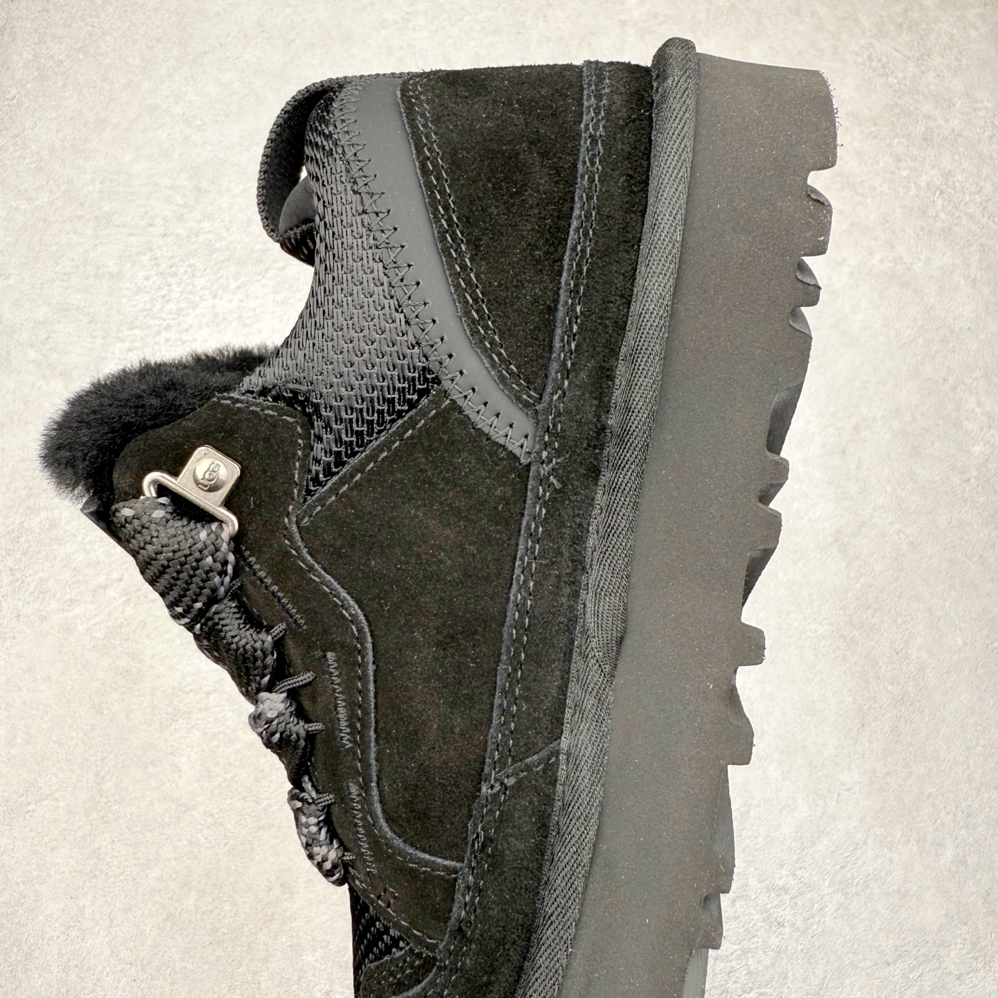 图片[7]-UGG 4032 梅尔秋冬羊皮毛一体雪地靴 全鞋采用ZP同厂 隆丰A级澳洲进口羊皮毛一体 品牌代工厂生产线 完全遵循ZP工艺流程 代工厂原厂版师 秉承无原鞋不开发选择 注重每一处细节 市面最正版型 TREADLITE\\\”轻翼\\\”科技外底 轻便/耐用/柔韧/桩型【售后郑重承诺】一个月内若出现重大脱胶/断底等质量问题 直接为您换新！尺码：35 36 37 38 39 40 41 42 43-选品中心