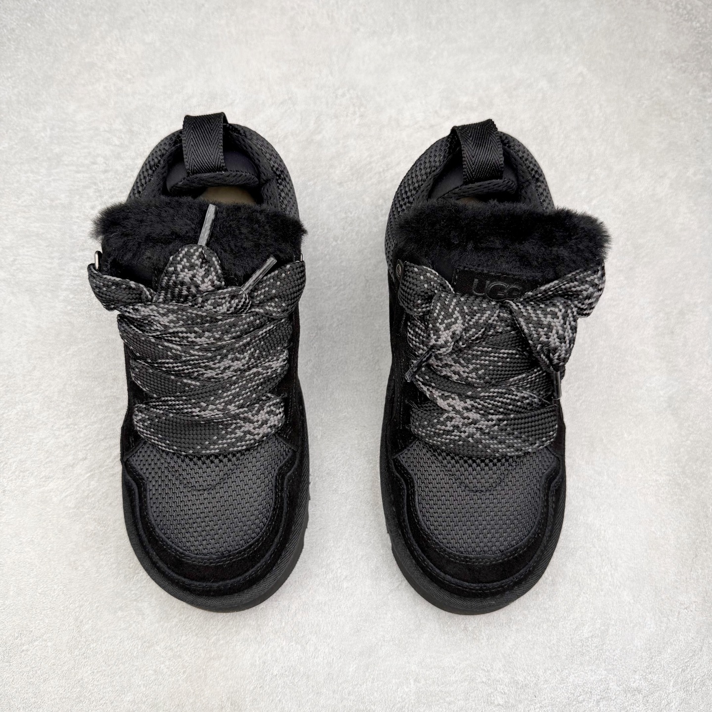 图片[2]-UGG 4032 梅尔秋冬羊皮毛一体雪地靴 全鞋采用ZP同厂 隆丰A级澳洲进口羊皮毛一体 品牌代工厂生产线 完全遵循ZP工艺流程 代工厂原厂版师 秉承无原鞋不开发选择 注重每一处细节 市面最正版型 TREADLITE\\\”轻翼\\\”科技外底 轻便/耐用/柔韧/桩型【售后郑重承诺】一个月内若出现重大脱胶/断底等质量问题 直接为您换新！尺码：35 36 37 38 39 40 41 42 43-选品中心