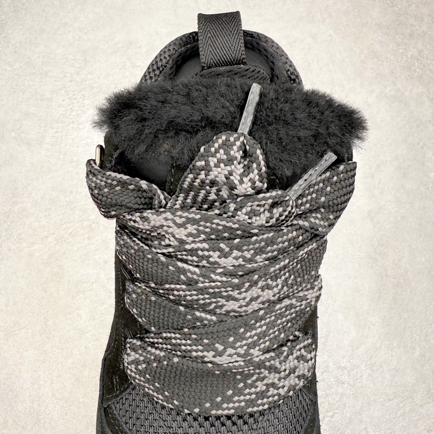 图片[5]-UGG 4032 梅尔秋冬羊皮毛一体雪地靴 全鞋采用ZP同厂 隆丰A级澳洲进口羊皮毛一体 品牌代工厂生产线 完全遵循ZP工艺流程 代工厂原厂版师 秉承无原鞋不开发选择 注重每一处细节 市面最正版型 TREADLITE\\\”轻翼\\\”科技外底 轻便/耐用/柔韧/桩型【售后郑重承诺】一个月内若出现重大脱胶/断底等质量问题 直接为您换新！尺码：35 36 37 38 39 40 41 42 43-选品中心