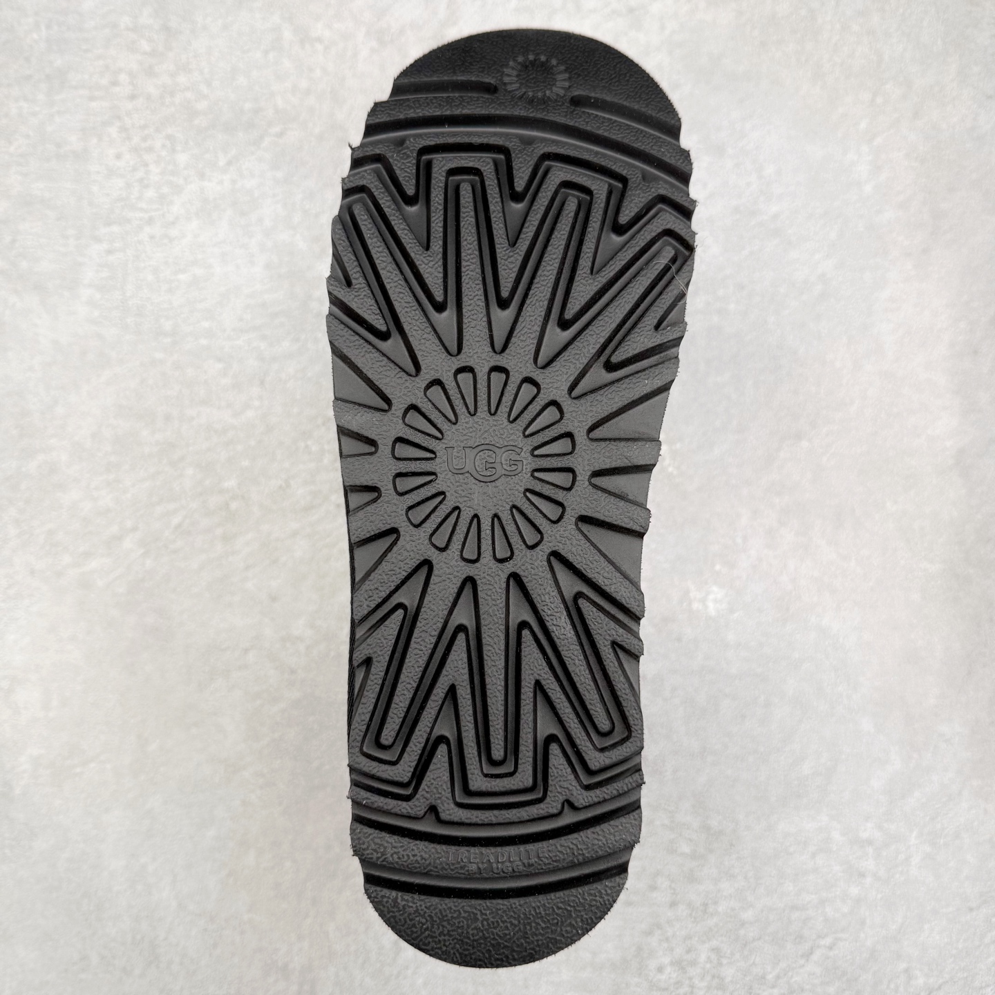 图片[9]-UGG 4032 梅尔秋冬羊皮毛一体雪地靴 全鞋采用ZP同厂 隆丰A级澳洲进口羊皮毛一体 品牌代工厂生产线 完全遵循ZP工艺流程 代工厂原厂版师 秉承无原鞋不开发选择 注重每一处细节 市面最正版型 TREADLITE\\\”轻翼\\\”科技外底 轻便/耐用/柔韧/桩型【售后郑重承诺】一个月内若出现重大脱胶/断底等质量问题 直接为您换新！尺码：35 36 37 38 39 40 41 42 43-选品中心