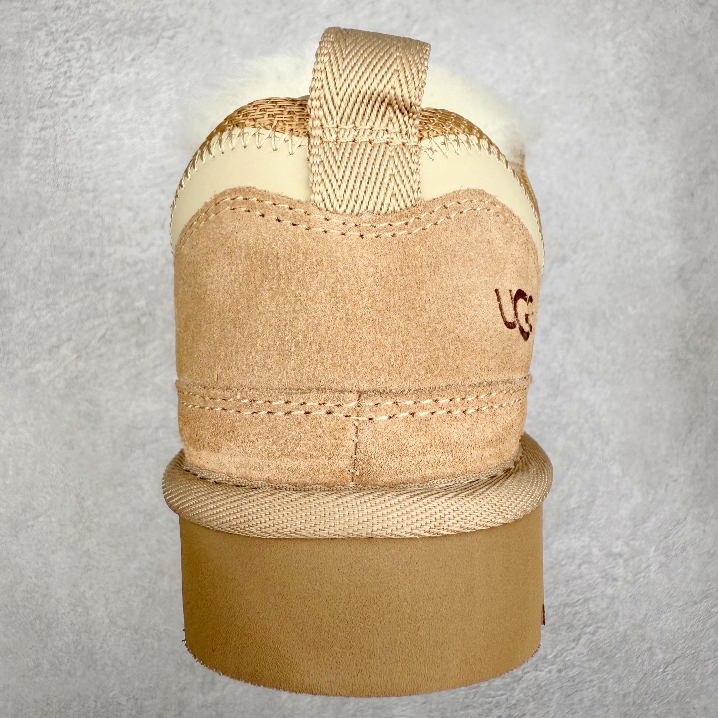 图片[8]-UGG 4032 梅尔秋冬羊皮毛一体雪地靴 全鞋采用ZP同厂 隆丰A级澳洲进口羊皮毛一体 品牌代工厂生产线 完全遵循ZP工艺流程 代工厂原厂版师 秉承无原鞋不开发选择 注重每一处细节 市面最正版型 TREADLITE\\\”轻翼\\\”科技外底 轻便/耐用/柔韧/桩型【售后郑重承诺】一个月内若出现重大脱胶/断底等质量问题 直接为您换新！尺码：35 36 37 38 39 40 41 42 43-选品中心