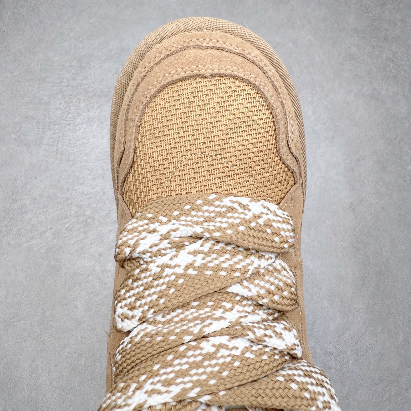 图片[4]-UGG 4032 梅尔秋冬羊皮毛一体雪地靴 全鞋采用ZP同厂 隆丰A级澳洲进口羊皮毛一体 品牌代工厂生产线 完全遵循ZP工艺流程 代工厂原厂版师 秉承无原鞋不开发选择 注重每一处细节 市面最正版型 TREADLITE\\\”轻翼\\\”科技外底 轻便/耐用/柔韧/桩型【售后郑重承诺】一个月内若出现重大脱胶/断底等质量问题 直接为您换新！尺码：35 36 37 38 39 40 41 42 43-选品中心