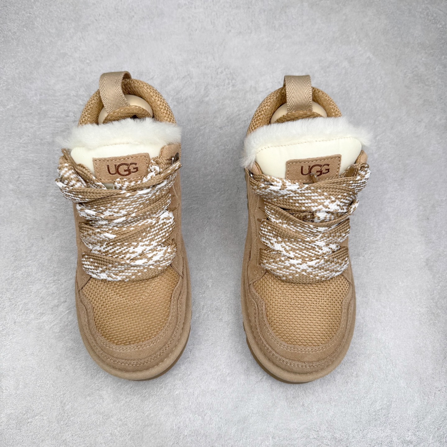 图片[2]-UGG 4032 梅尔秋冬羊皮毛一体雪地靴 全鞋采用ZP同厂 隆丰A级澳洲进口羊皮毛一体 品牌代工厂生产线 完全遵循ZP工艺流程 代工厂原厂版师 秉承无原鞋不开发选择 注重每一处细节 市面最正版型 TREADLITE\\\”轻翼\\\”科技外底 轻便/耐用/柔韧/桩型【售后郑重承诺】一个月内若出现重大脱胶/断底等质量问题 直接为您换新！尺码：35 36 37 38 39 40 41 42 43-选品中心