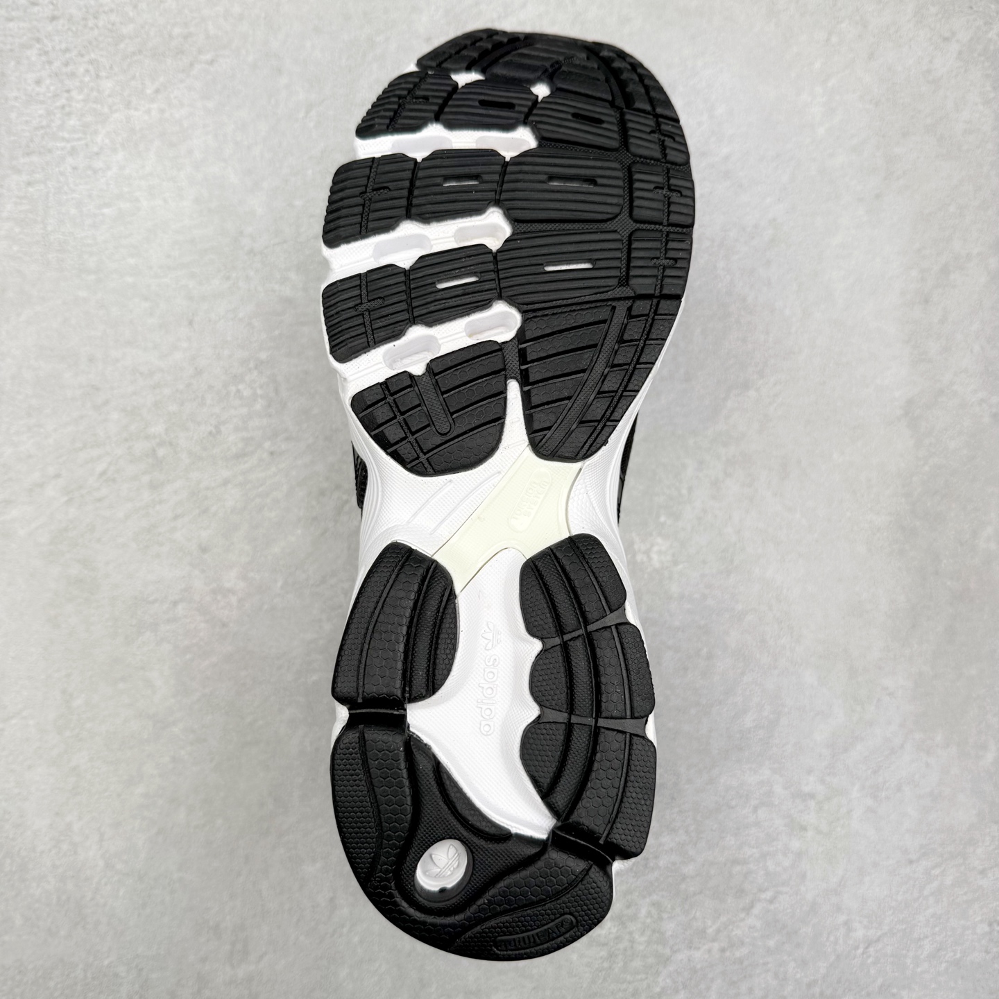 图片[9]-AD Original Astir 耐磨复古运动休闲鞋 GZ3569 鞋款灵感来自2000年代的跑步款式 鞋面和超大号孔眼进行更新复古色系搭配经典蓝白色 金色线条贯穿鞋身 增强鞋整体的流线感拼接设计 整体更显得有层次感，更有老爹鞋的味道网面透气设计 夏日出门也不会感到闷脚既舒适又透气带点稍微厚底的中底特殊材料 上脚偏软非常显高显瘦 休闲运动都可以搭配 尺码：35.5 36 36.5 37.5 38 38.5 39 40 40.5 41 42 42.5 43 44 44.5 45-选品中心