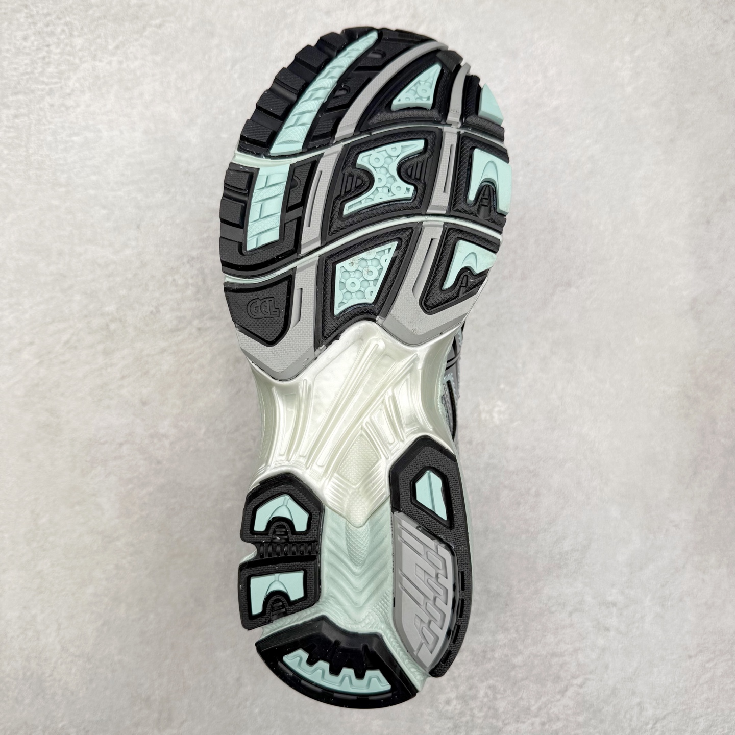 图片[9]-＃Lw纯原 ASICS Gel-Nimbus 10.1 亚瑟士雨云10.1代系列轻量缓震休闲运动跑步鞋 近年来，运动鞋市场迎来了一个新的设计潮流：通过融合艺术与技术，赋予运动鞋更多的时尚元素和创新设计。作为市场中的领导者之一，ASICS（亚瑟士）一向以其技术创新和卓越的鞋款设计著称。而另一个前卫的实验鞋类品牌EMPTY BEHAVIOR，以其非凡的创意和探索，尤其对未来主义和非传统材料的热情撞击，从业界中脱颖而出。两者的合作，以推出特别版的GEL-NIMBUS™ 10.1鞋款——主题为“EVEN MY SHOE IS ART”为标志，为运动鞋设计涉入一个全新的高度。尺码：36 37 37.5 38 39 39.5 40.5 41.5 42 42.5 43.5 44 44.5 45 46-选品中心