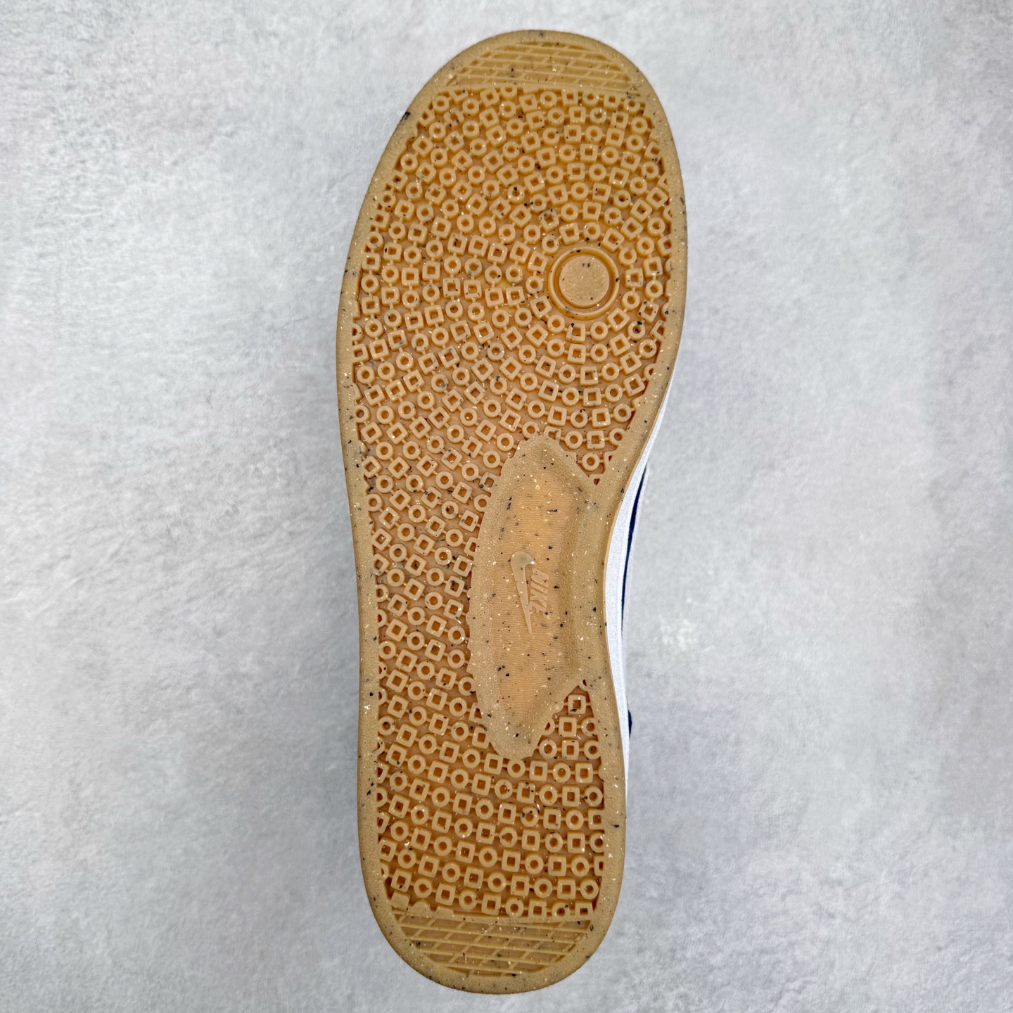 图片[9]-NK SB FC standard 绒面革防滑耐磨低帮板鞋 实拍调校N版已经零色差零失真 百分百还原实物色彩所见即所得 不存在货不对板色差等低级问题 选购参考实物拍摄 不混卖不参货 只用心做好货严格选品 承诺混一赔十 尺码：36 36.5 37.5 38 38.5 39 40 40.5 41 42 42.5 43 44 44.5 45-选品中心