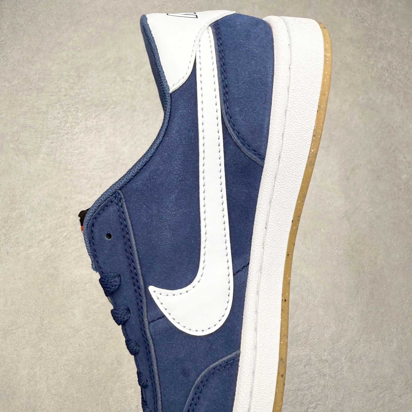 图片[7]-NK SB FC standard 绒面革防滑耐磨低帮板鞋 实拍调校N版已经零色差零失真 百分百还原实物色彩所见即所得 不存在货不对板色差等低级问题 选购参考实物拍摄 不混卖不参货 只用心做好货严格选品 承诺混一赔十 尺码：36 36.5 37.5 38 38.5 39 40 40.5 41 42 42.5 43 44 44.5 45-选品中心