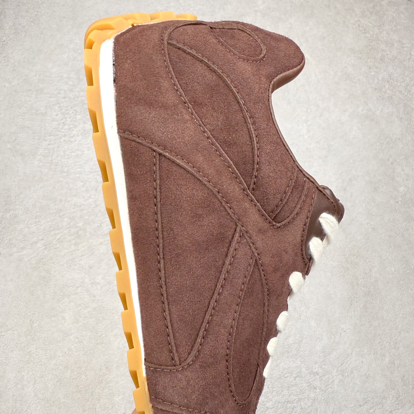 图片[6]-BOTTEGA VENETA Orbit Runner BV葆蝶家时尚休闲王一博同款老爹鞋运动鞋 原版开发 一比一打造 相似度百分之99以上 市场一梯队级别品质 区别市场任何标文顶级品质版本 采用轻质科技网布面料 搭配几何图案设计橡胶外底 王炸系列 高版本 认准套包工艺 实际增高很多哦 还是一样显腿细非常nice 耐玩耐造 对标对版 套包鞋工艺 认准高版本 大底选用拼色TPU大底 配置原版包装 尺码：35 36 37 38 39 40 41 42 43 44 45-选品中心