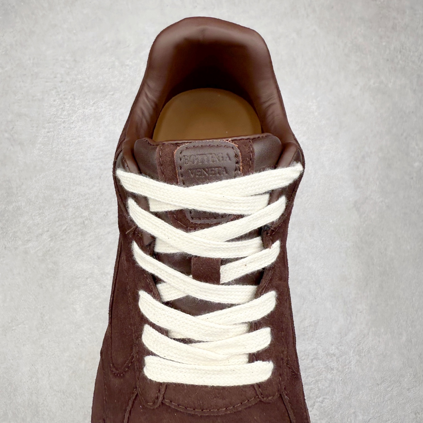 图片[5]-BOTTEGA VENETA Orbit Runner BV葆蝶家时尚休闲王一博同款老爹鞋运动鞋 原版开发 一比一打造 相似度百分之99以上 市场一梯队级别品质 区别市场任何标文顶级品质版本 采用轻质科技网布面料 搭配几何图案设计橡胶外底 王炸系列 高版本 认准套包工艺 实际增高很多哦 还是一样显腿细非常nice 耐玩耐造 对标对版 套包鞋工艺 认准高版本 大底选用拼色TPU大底 配置原版包装 尺码：35 36 37 38 39 40 41 42 43 44 45-选品中心