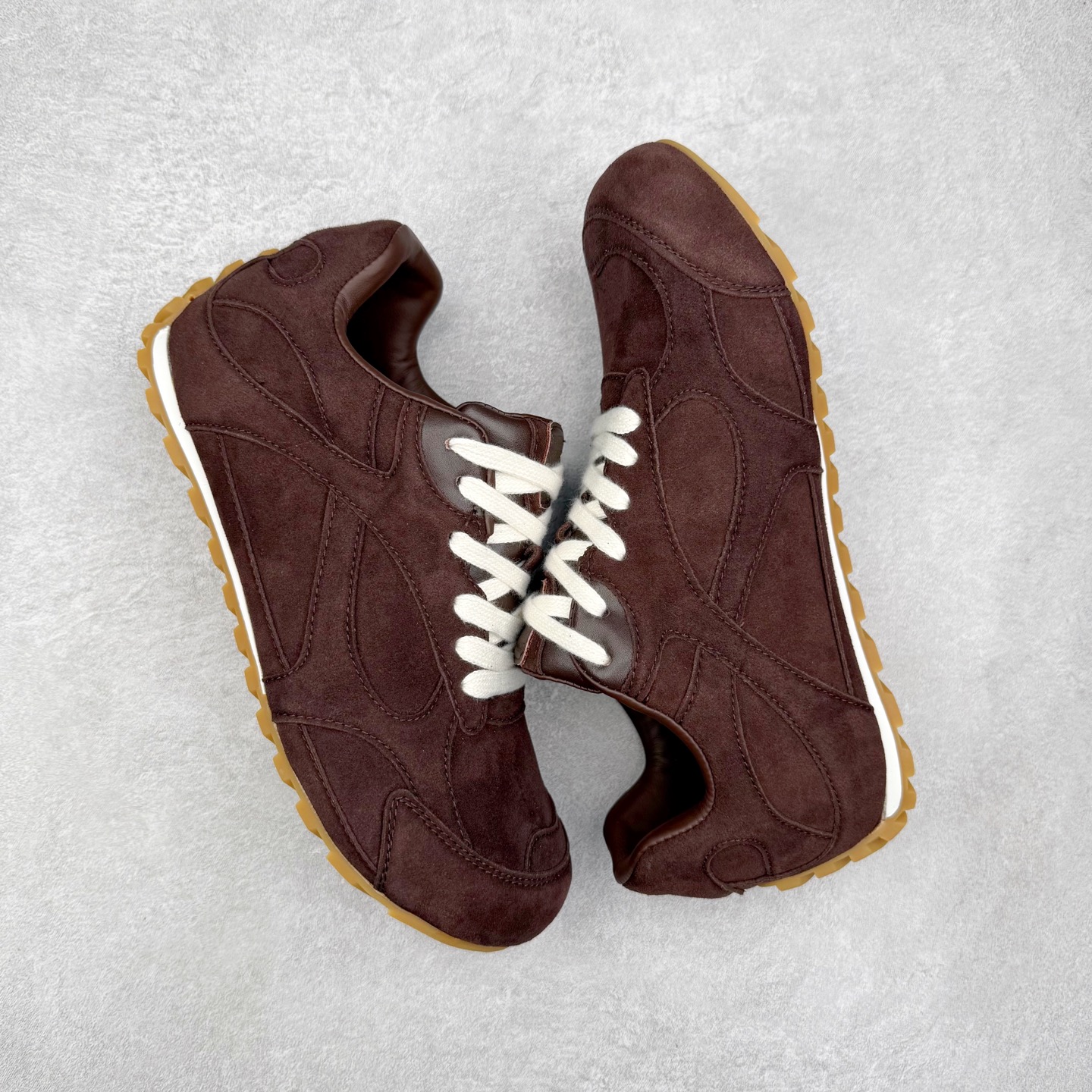 图片[3]-BOTTEGA VENETA Orbit Runner BV葆蝶家时尚休闲王一博同款老爹鞋运动鞋 原版开发 一比一打造 相似度百分之99以上 市场一梯队级别品质 区别市场任何标文顶级品质版本 采用轻质科技网布面料 搭配几何图案设计橡胶外底 王炸系列 高版本 认准套包工艺 实际增高很多哦 还是一样显腿细非常nice 耐玩耐造 对标对版 套包鞋工艺 认准高版本 大底选用拼色TPU大底 配置原版包装 尺码：35 36 37 38 39 40 41 42 43 44 45-选品中心