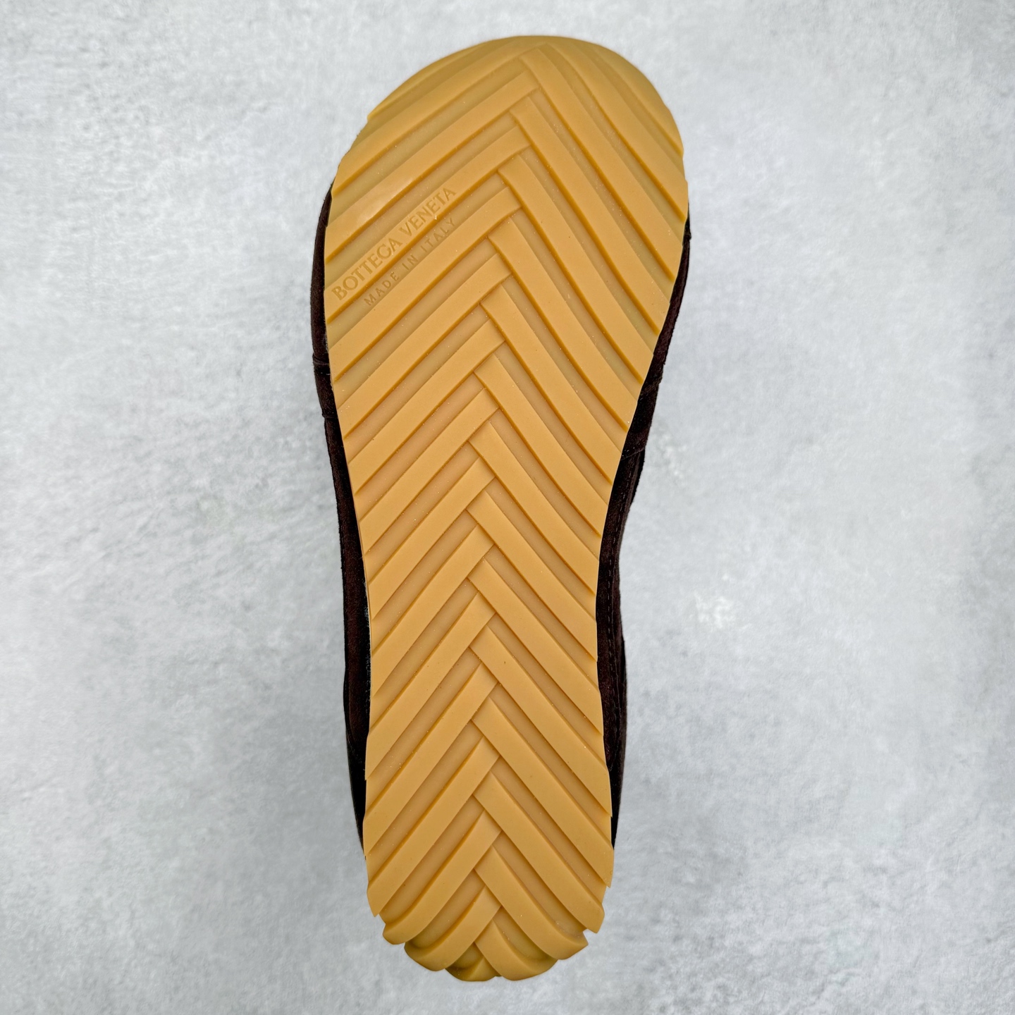 图片[9]-BOTTEGA VENETA Orbit Runner BV葆蝶家时尚休闲王一博同款老爹鞋运动鞋 原版开发 一比一打造 相似度百分之99以上 市场一梯队级别品质 区别市场任何标文顶级品质版本 采用轻质科技网布面料 搭配几何图案设计橡胶外底 王炸系列 高版本 认准套包工艺 实际增高很多哦 还是一样显腿细非常nice 耐玩耐造 对标对版 套包鞋工艺 认准高版本 大底选用拼色TPU大底 配置原版包装 尺码：35 36 37 38 39 40 41 42 43 44 45-选品中心