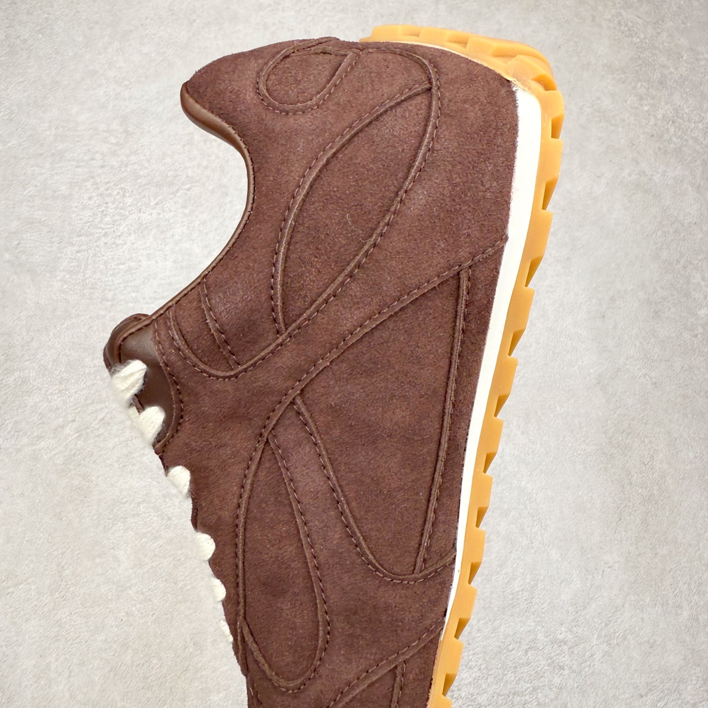 图片[7]-BOTTEGA VENETA Orbit Runner BV葆蝶家时尚休闲王一博同款老爹鞋运动鞋 原版开发 一比一打造 相似度百分之99以上 市场一梯队级别品质 区别市场任何标文顶级品质版本 采用轻质科技网布面料 搭配几何图案设计橡胶外底 王炸系列 高版本 认准套包工艺 实际增高很多哦 还是一样显腿细非常nice 耐玩耐造 对标对版 套包鞋工艺 认准高版本 大底选用拼色TPU大底 配置原版包装 尺码：35 36 37 38 39 40 41 42 43 44 45-选品中心