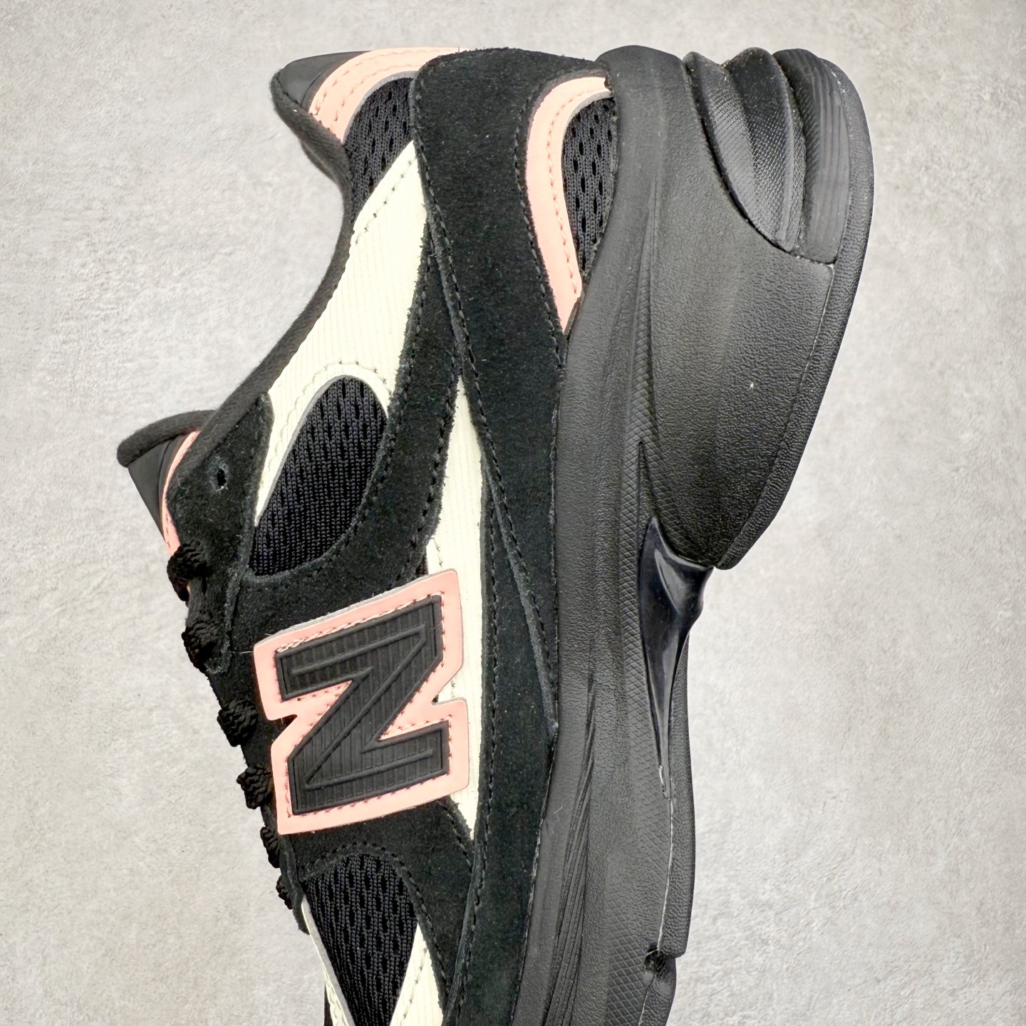 图片[7]-New Balance NB2010系列新百伦经典复古休闲运动板鞋 以ENCAP中底配以升级版 N-ERGY缓震物料 鞋面则采用特色的柔软麂皮搭以NewBalance经典的尼龙网布 低调中还原跑鞋本真 更年轻化的设计理念与材质 让新世代青年得以用全新视角体验经典鞋款的传奇魅力尺码：36 37 37.5 38 38.5 39.5 40 40.5 41.5 42 42.5 43 44 45-选品中心