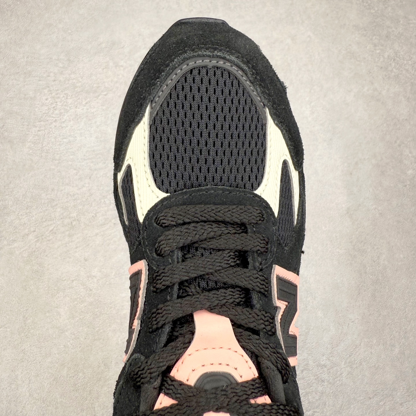 图片[4]-New Balance NB2010系列新百伦经典复古休闲运动板鞋 以ENCAP中底配以升级版 N-ERGY缓震物料 鞋面则采用特色的柔软麂皮搭以NewBalance经典的尼龙网布 低调中还原跑鞋本真 更年轻化的设计理念与材质 让新世代青年得以用全新视角体验经典鞋款的传奇魅力尺码：36 37 37.5 38 38.5 39.5 40 40.5 41.5 42 42.5 43 44 45-选品中心