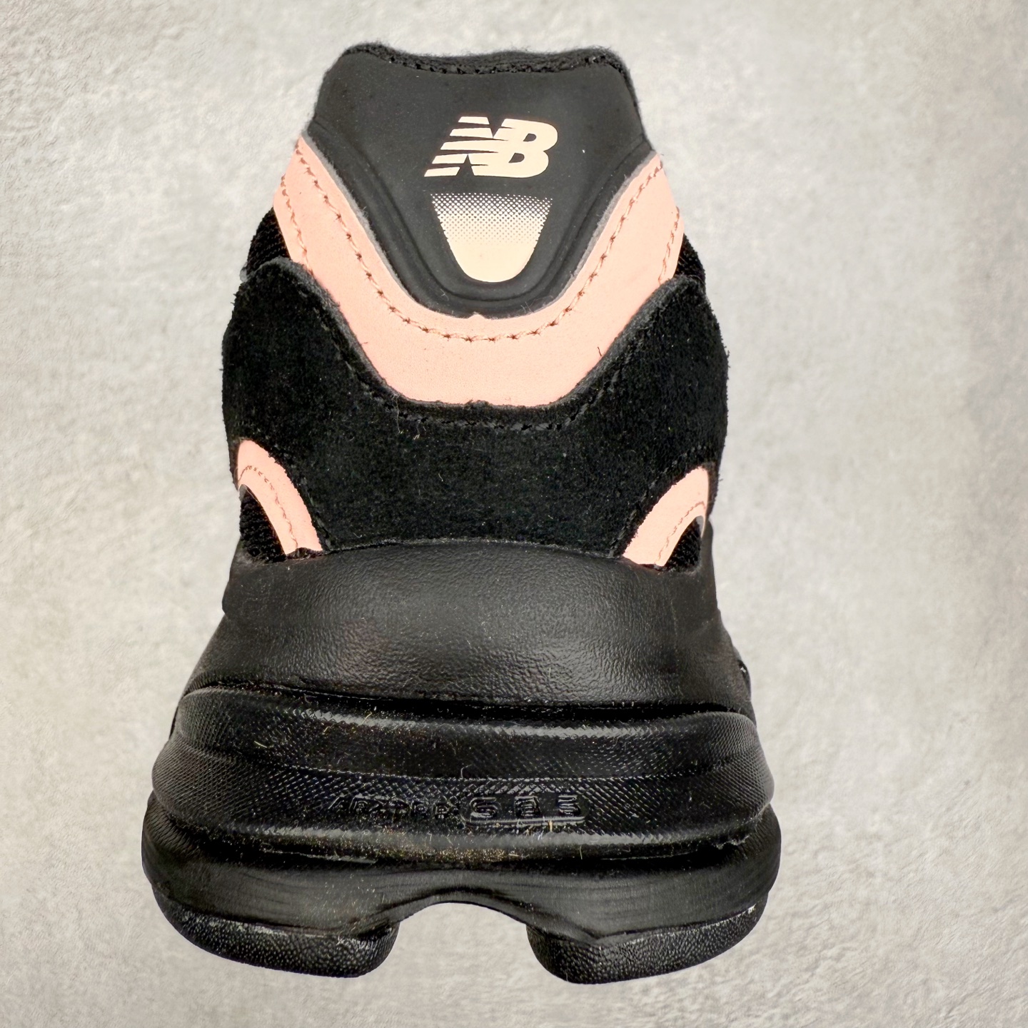 图片[8]-New Balance NB2010系列新百伦经典复古休闲运动板鞋 以ENCAP中底配以升级版 N-ERGY缓震物料 鞋面则采用特色的柔软麂皮搭以NewBalance经典的尼龙网布 低调中还原跑鞋本真 更年轻化的设计理念与材质 让新世代青年得以用全新视角体验经典鞋款的传奇魅力尺码：36 37 37.5 38 38.5 39.5 40 40.5 41.5 42 42.5 43 44 45-选品中心