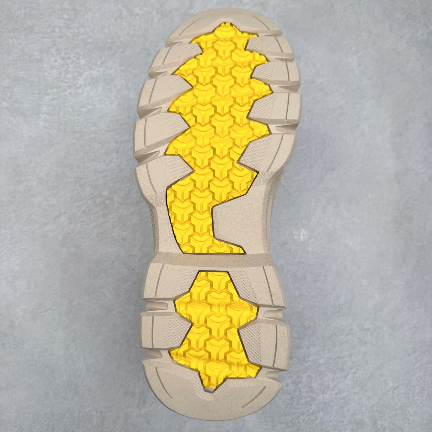 图片[9]-UGG 秋冬新品男士中帮休闲马丁靴系列 广东大厂品质 25ss秋冬新款 时尚潮流搭配 面料釆用意大利进口磨砂牛皮 全鞋真牛皮材料 大底到五金都是代工厂原材料制作 好货不杀猪 首单质量严格把控 全套官网统一包装 今年冬季防寒户外专用产品 日常随意搭配 型男必备‼美国轻奢品牌【UGG】Tasman Weather Hybrid 塔斯曼混合系列中帮轻量休闲马丁靴“ 尺码：39-44（比运动鞋大一码）-选品中心