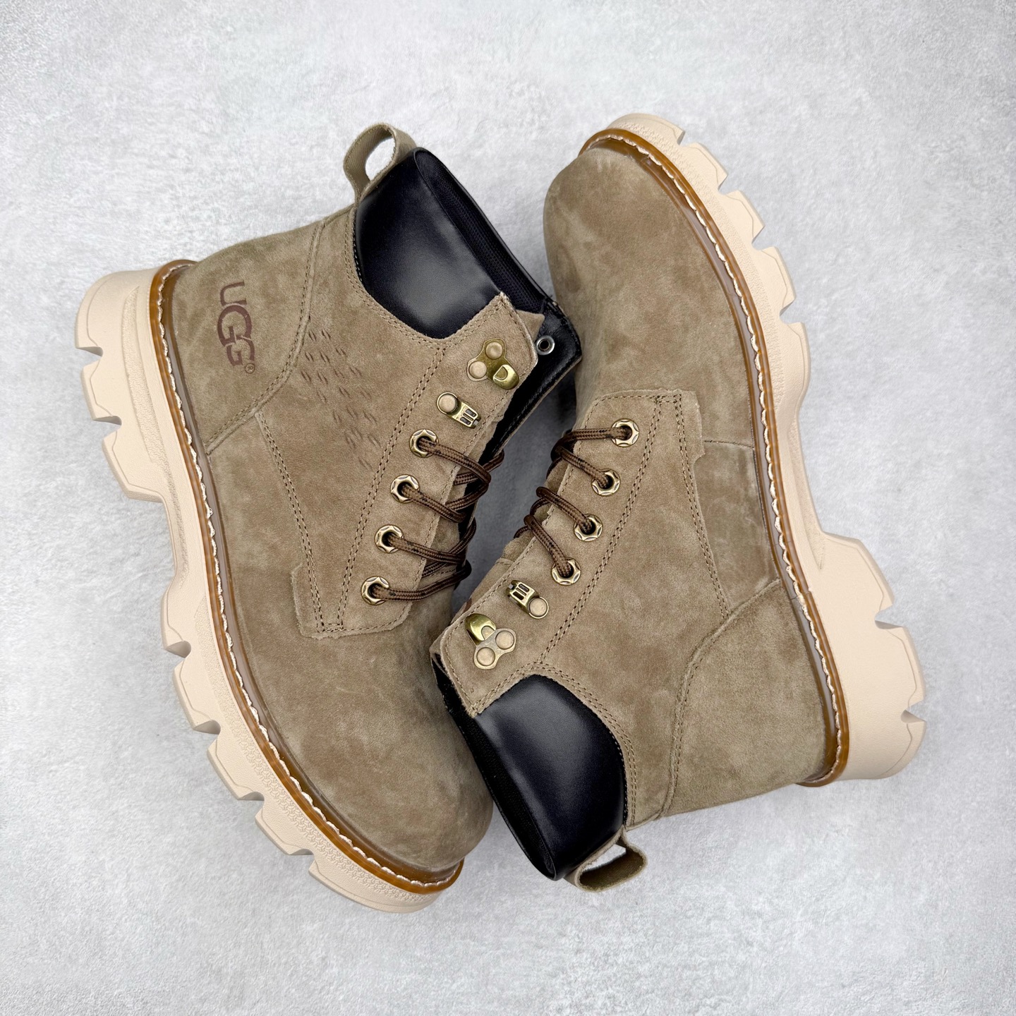 图片[3]-UGG 秋冬新品男士中帮休闲马丁靴系列 广东大厂品质 25ss秋冬新款 时尚潮流搭配 面料釆用意大利进口磨砂牛皮 全鞋真牛皮材料 大底到五金都是代工厂原材料制作 好货不杀猪 首单质量严格把控 全套官网统一包装 今年冬季防寒户外专用产品 日常随意搭配 型男必备‼美国轻奢品牌【UGG】Tasman Weather Hybrid 塔斯曼混合系列中帮轻量休闲马丁靴“ 尺码：39-44（比运动鞋大一码）-选品中心