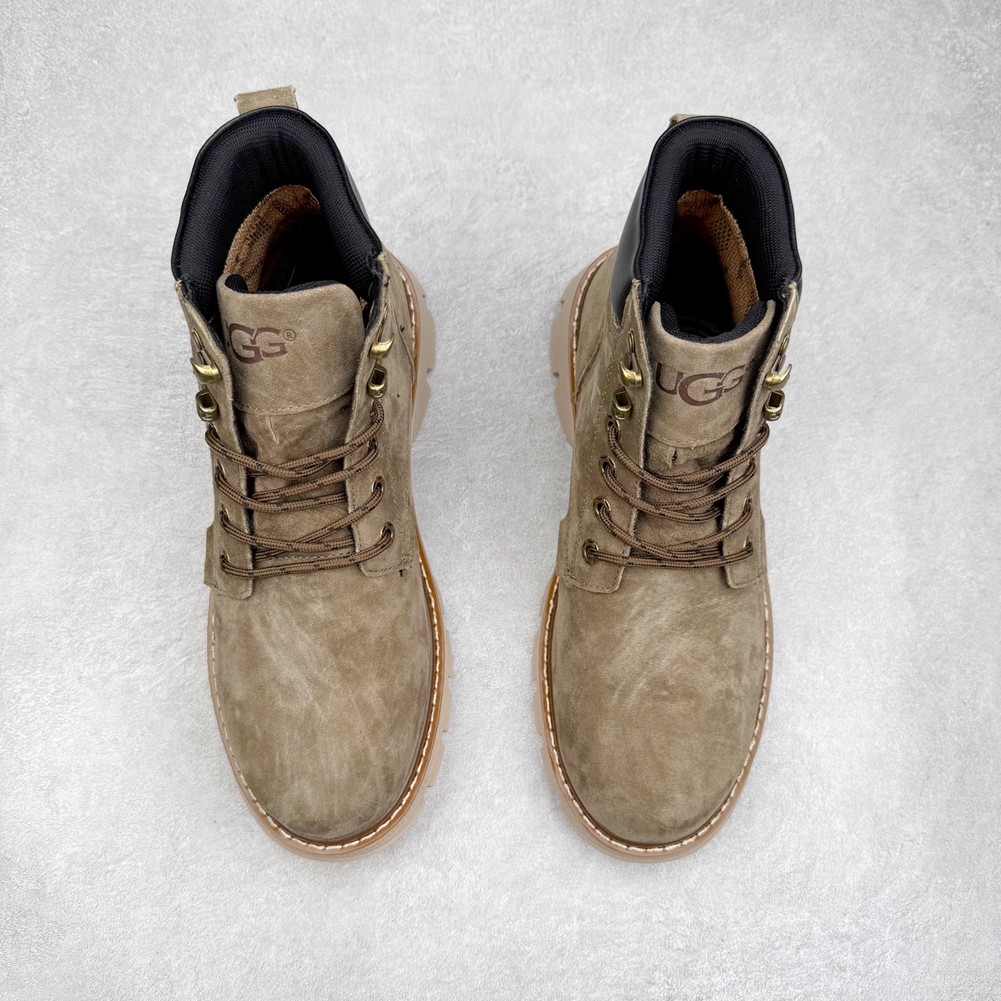 图片[2]-UGG 秋冬新品男士中帮休闲马丁靴系列 广东大厂品质 25ss秋冬新款 时尚潮流搭配 面料釆用意大利进口磨砂牛皮 全鞋真牛皮材料 大底到五金都是代工厂原材料制作 好货不杀猪 首单质量严格把控 全套官网统一包装 今年冬季防寒户外专用产品 日常随意搭配 型男必备‼美国轻奢品牌【UGG】Tasman Weather Hybrid 塔斯曼混合系列中帮轻量休闲马丁靴“ 尺码：39-44（比运动鞋大一码）-选品中心