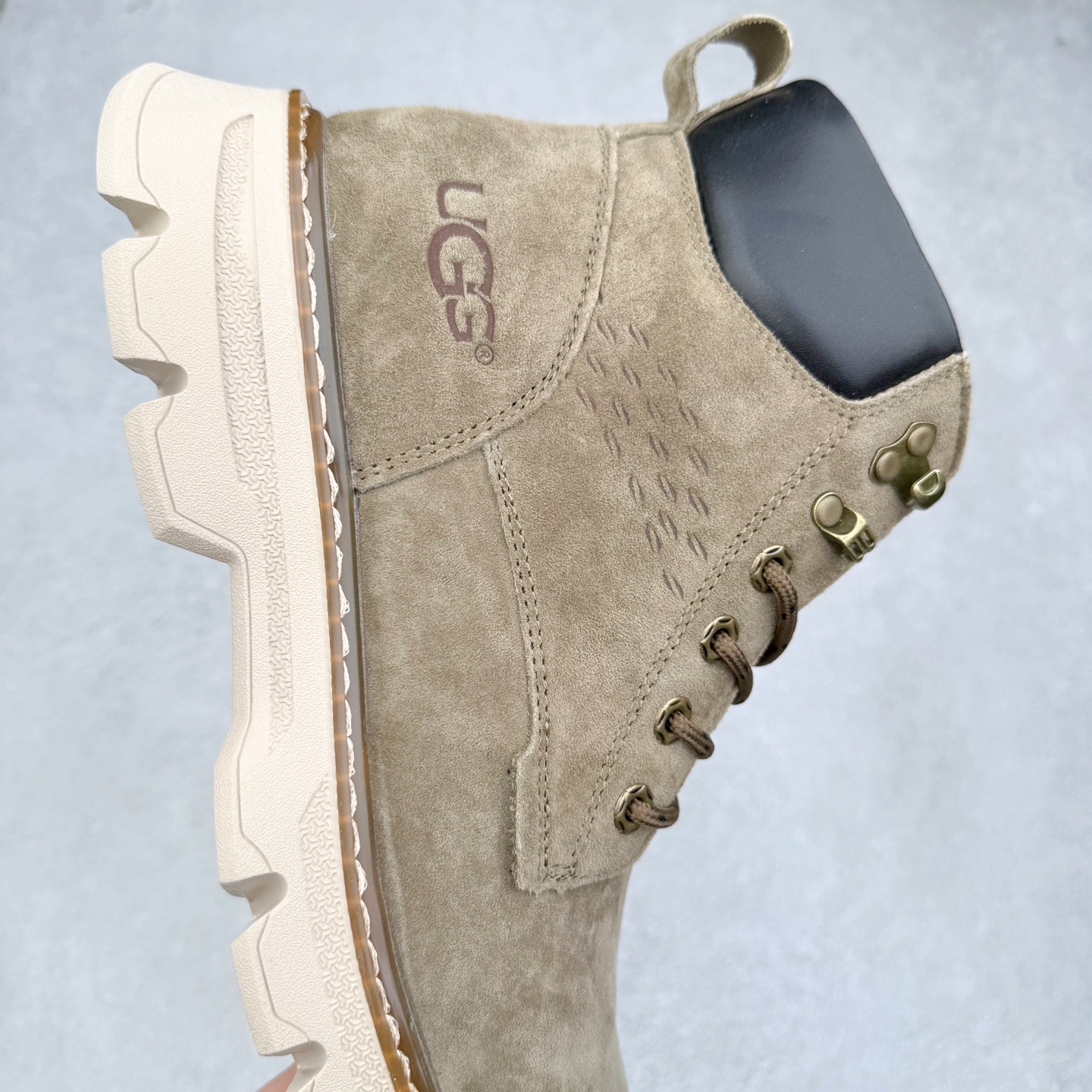 图片[6]-UGG 秋冬新品男士中帮休闲马丁靴系列 广东大厂品质 25ss秋冬新款 时尚潮流搭配 面料釆用意大利进口磨砂牛皮 全鞋真牛皮材料 大底到五金都是代工厂原材料制作 好货不杀猪 首单质量严格把控 全套官网统一包装 今年冬季防寒户外专用产品 日常随意搭配 型男必备‼美国轻奢品牌【UGG】Tasman Weather Hybrid 塔斯曼混合系列中帮轻量休闲马丁靴“ 尺码：39-44（比运动鞋大一码）-选品中心